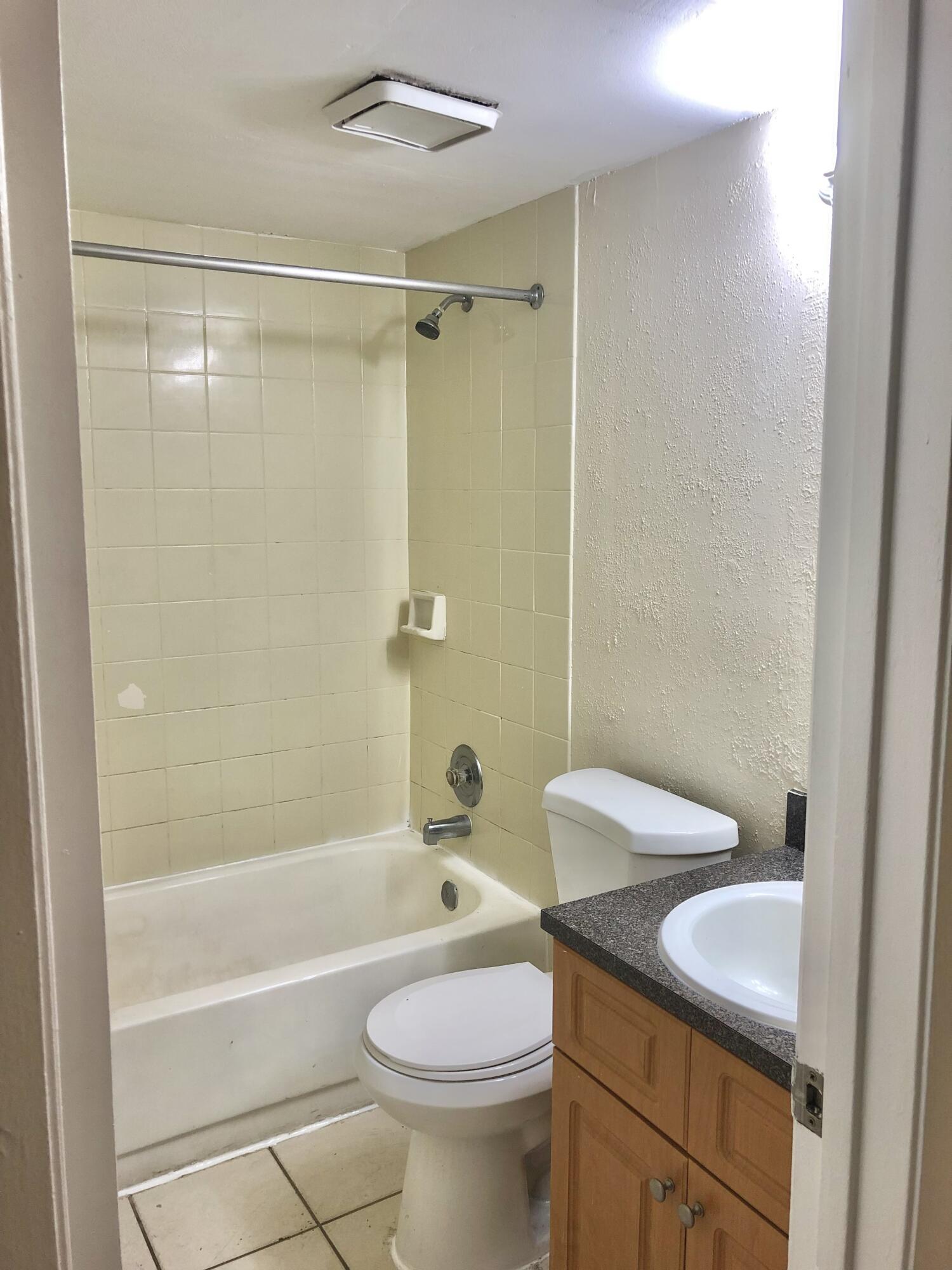 LAURELS AT SHERWOOD CONDO - Residential