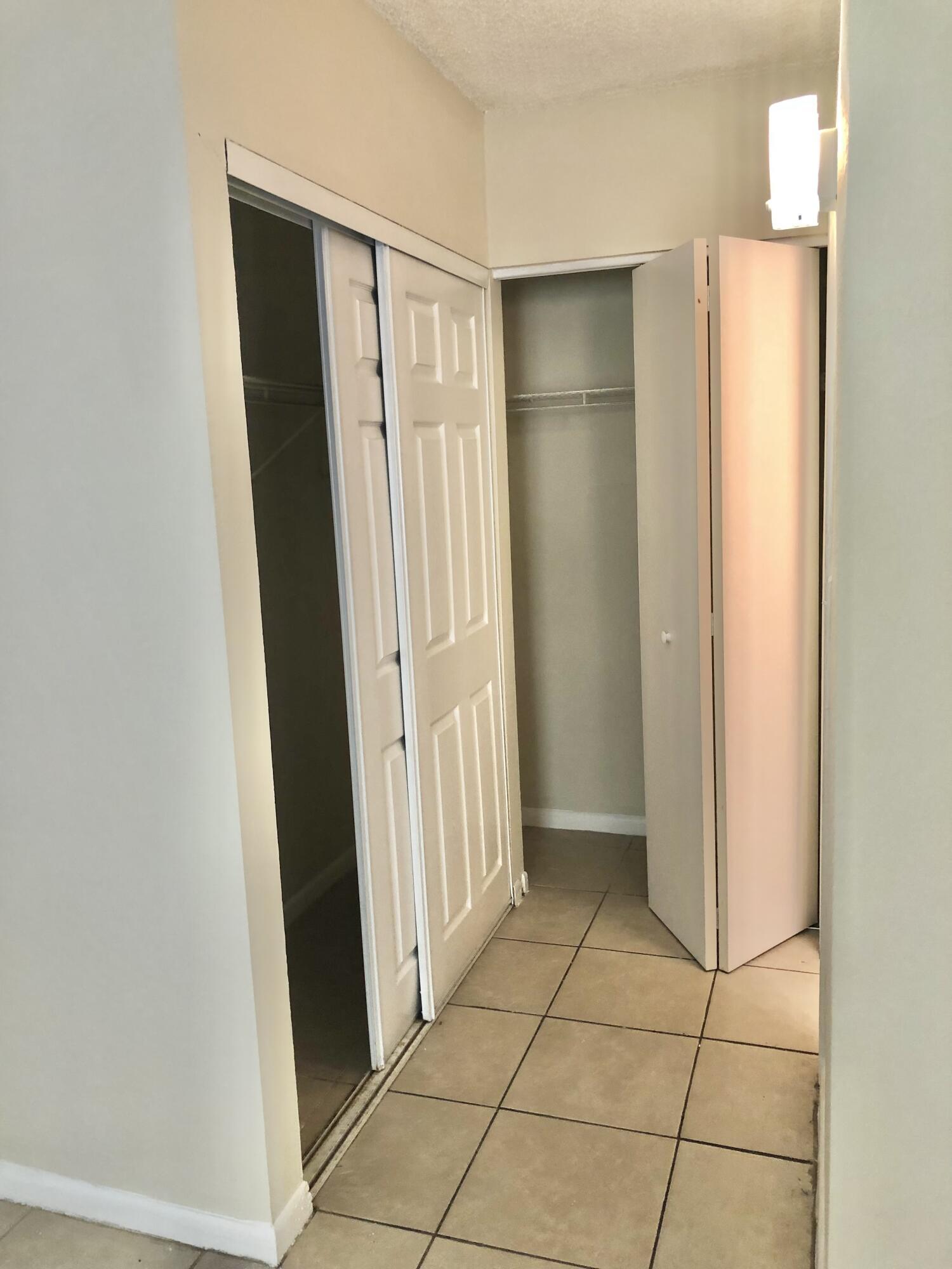 LAURELS AT SHERWOOD CONDO - Residential
