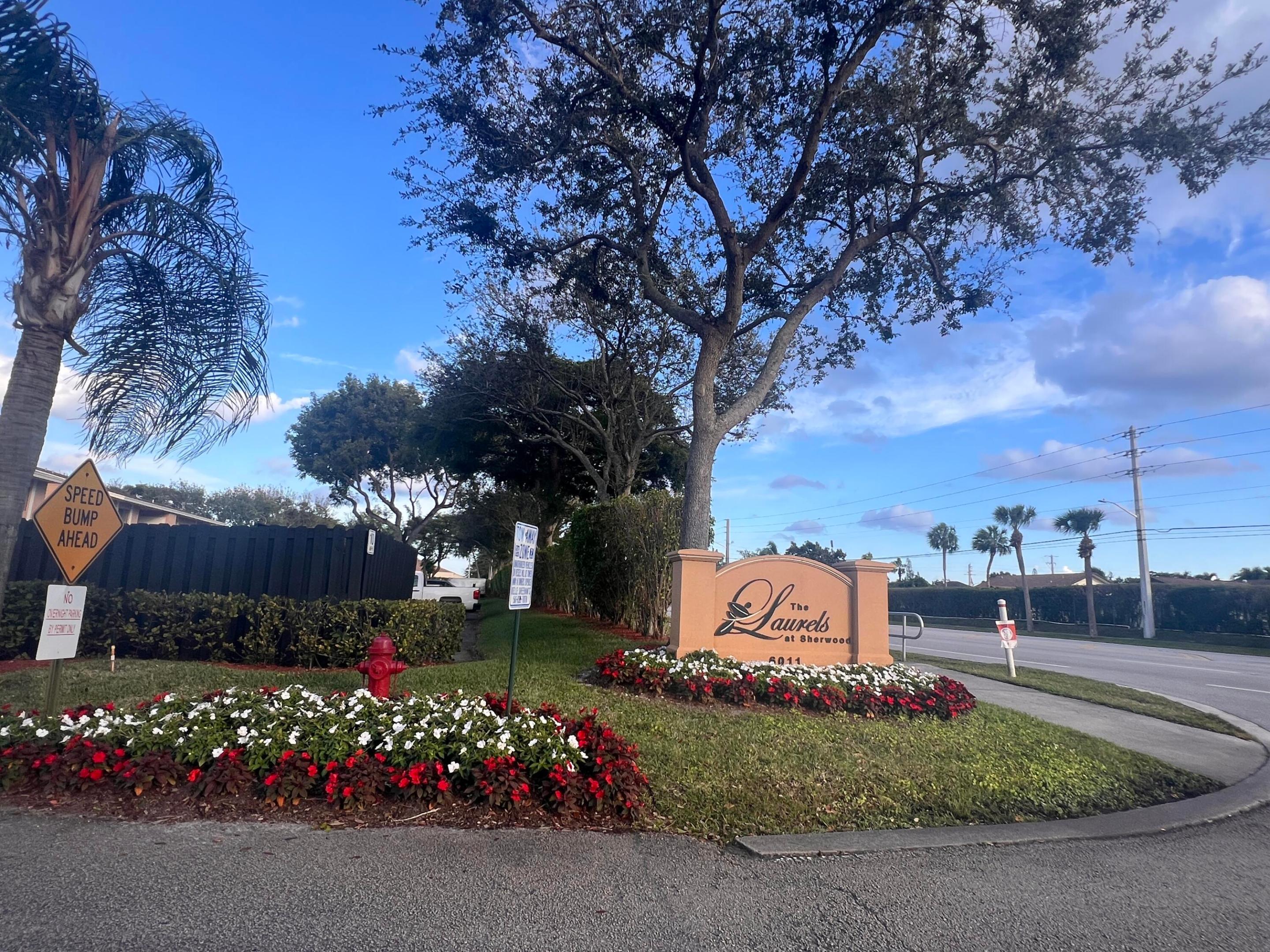 LAURELS AT SHERWOOD CONDO - Residential