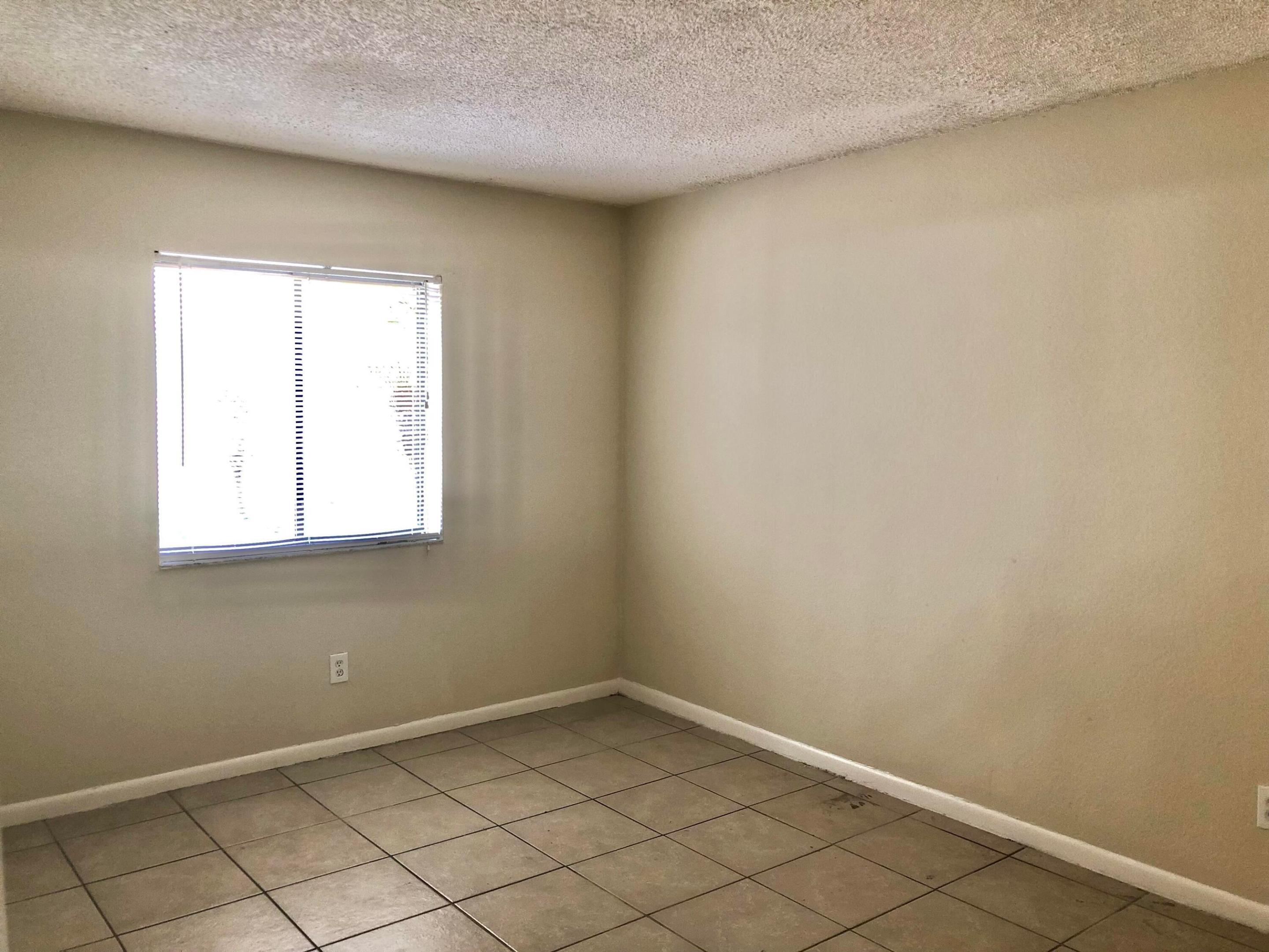 LAURELS AT SHERWOOD CONDO - Residential