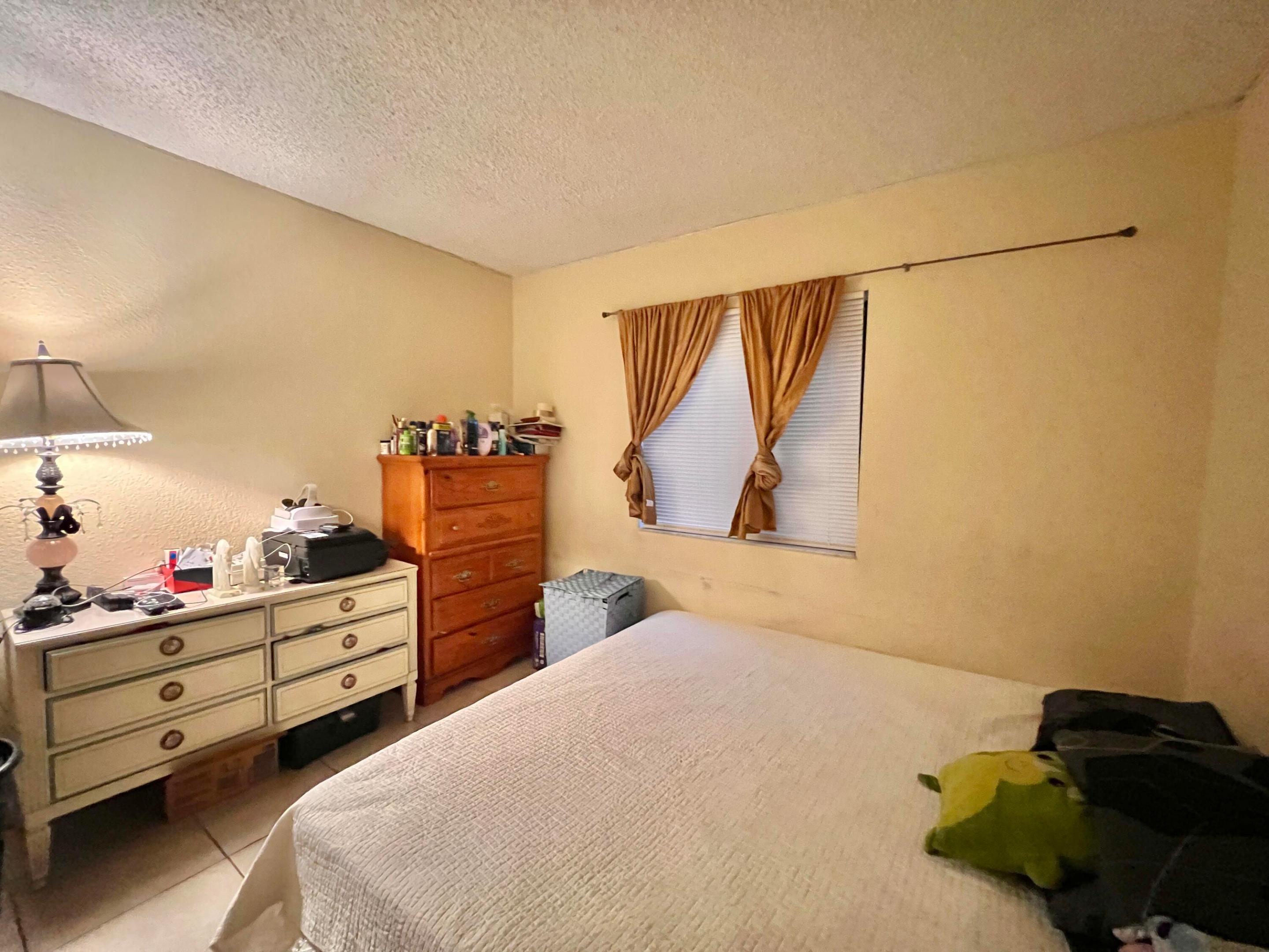 LAURELS AT SHERWOOD CONDO - Residential