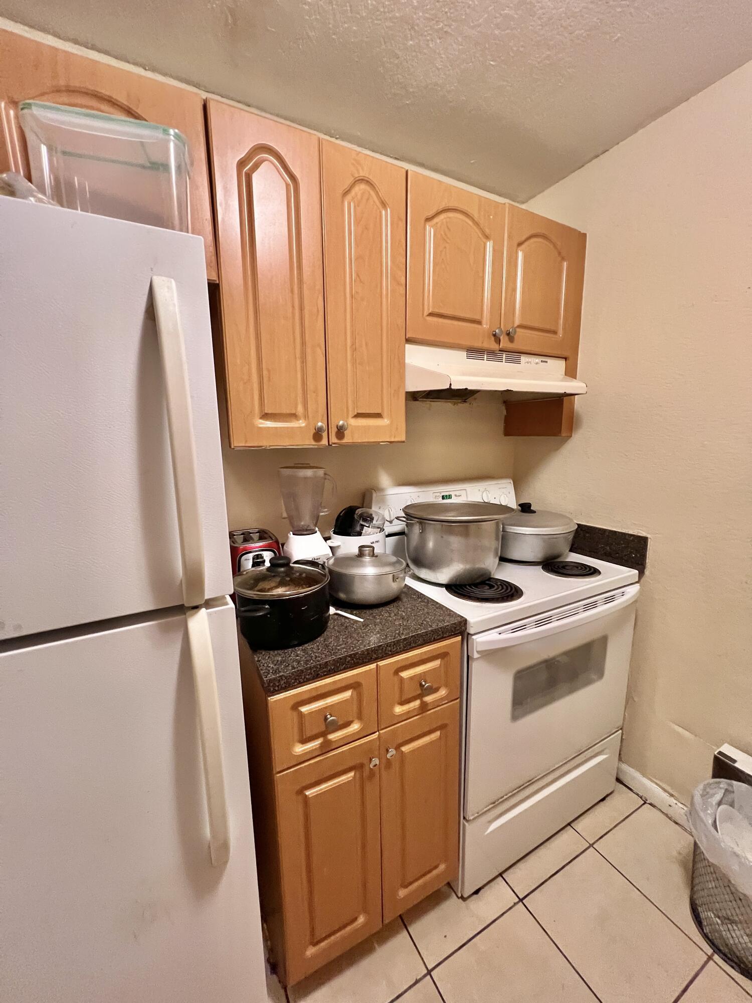 LAURELS AT SHERWOOD CONDO - Residential