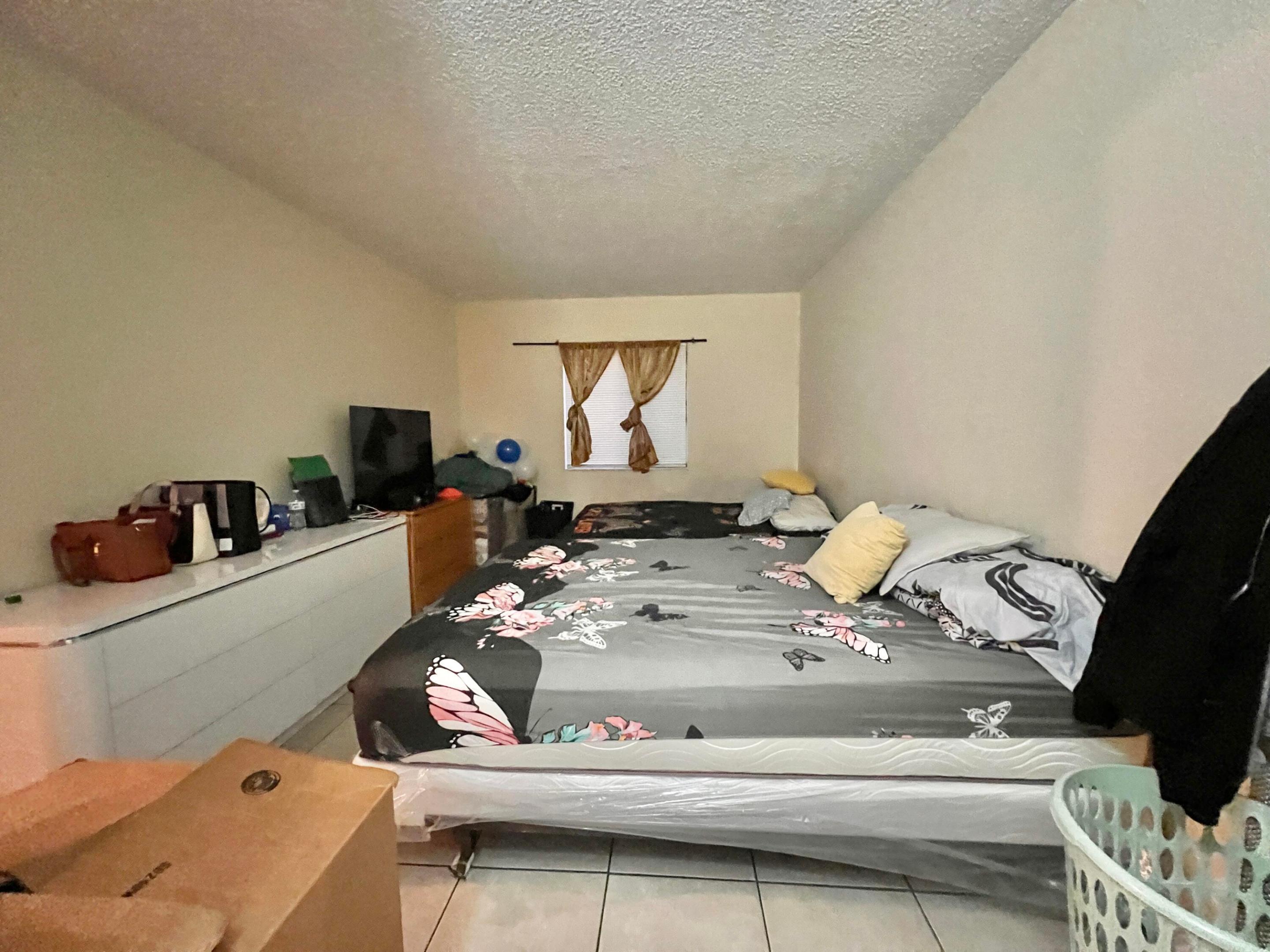 LAURELS AT SHERWOOD CONDO - Residential
