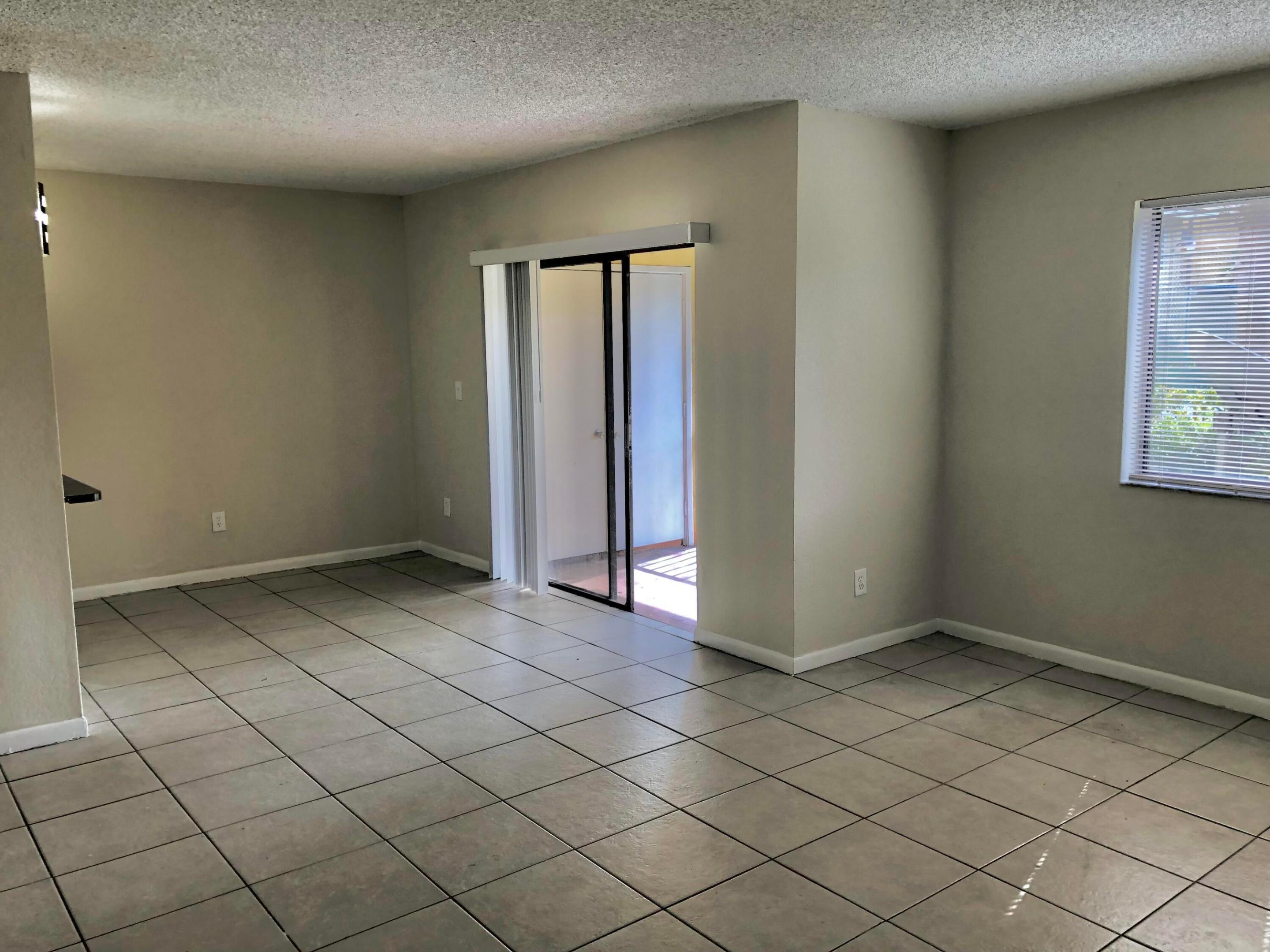 LAURELS AT SHERWOOD CONDO - Residential