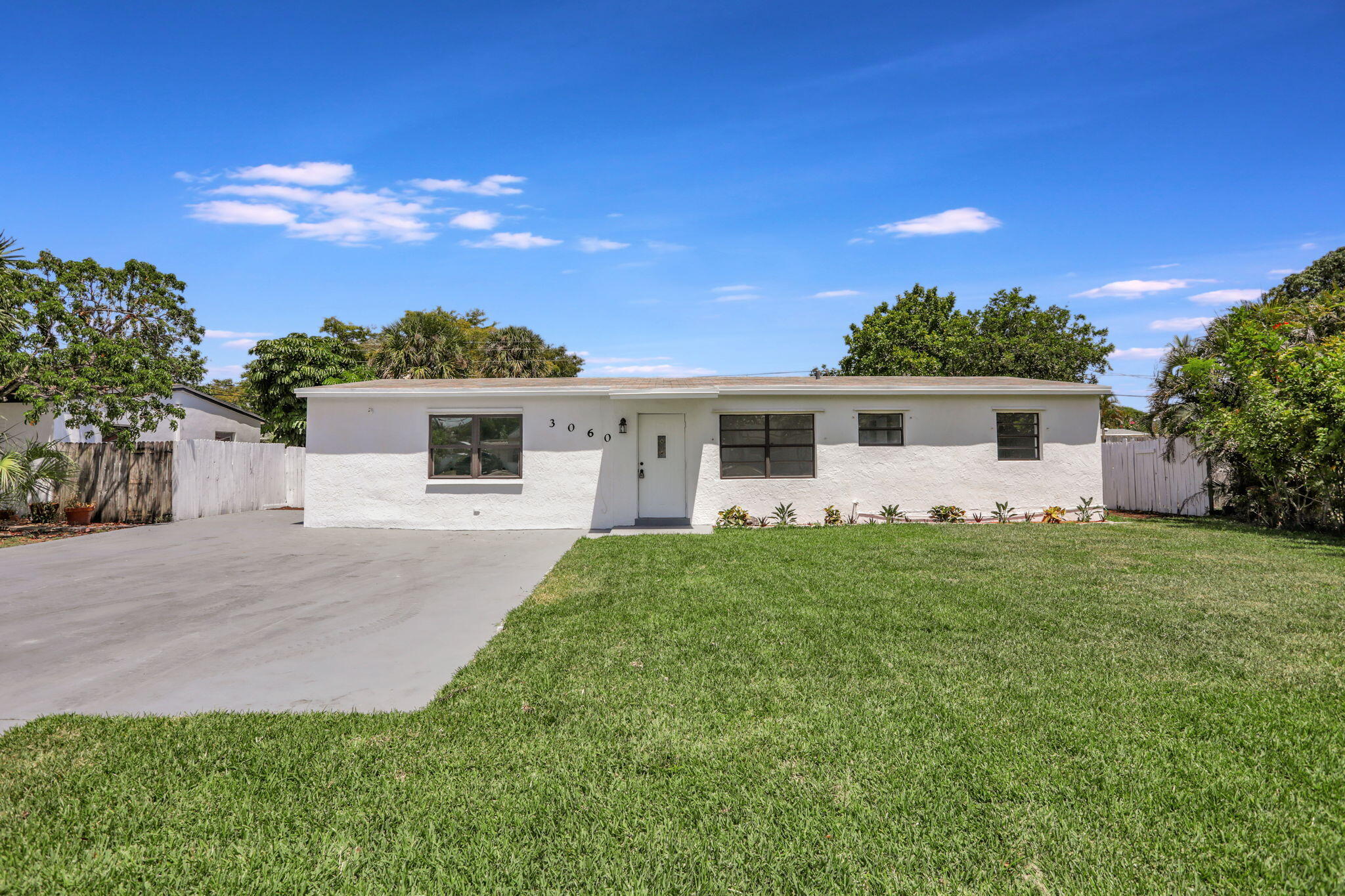 Beautiful Remodeled 3/2 with an office room and Laundry Room, Master has a walk-in closet. Brand-new Kitchen and a Lovely large backyard for parties! Minutes away from the Pompano Citi Centre and Pompano Pointe S.C.