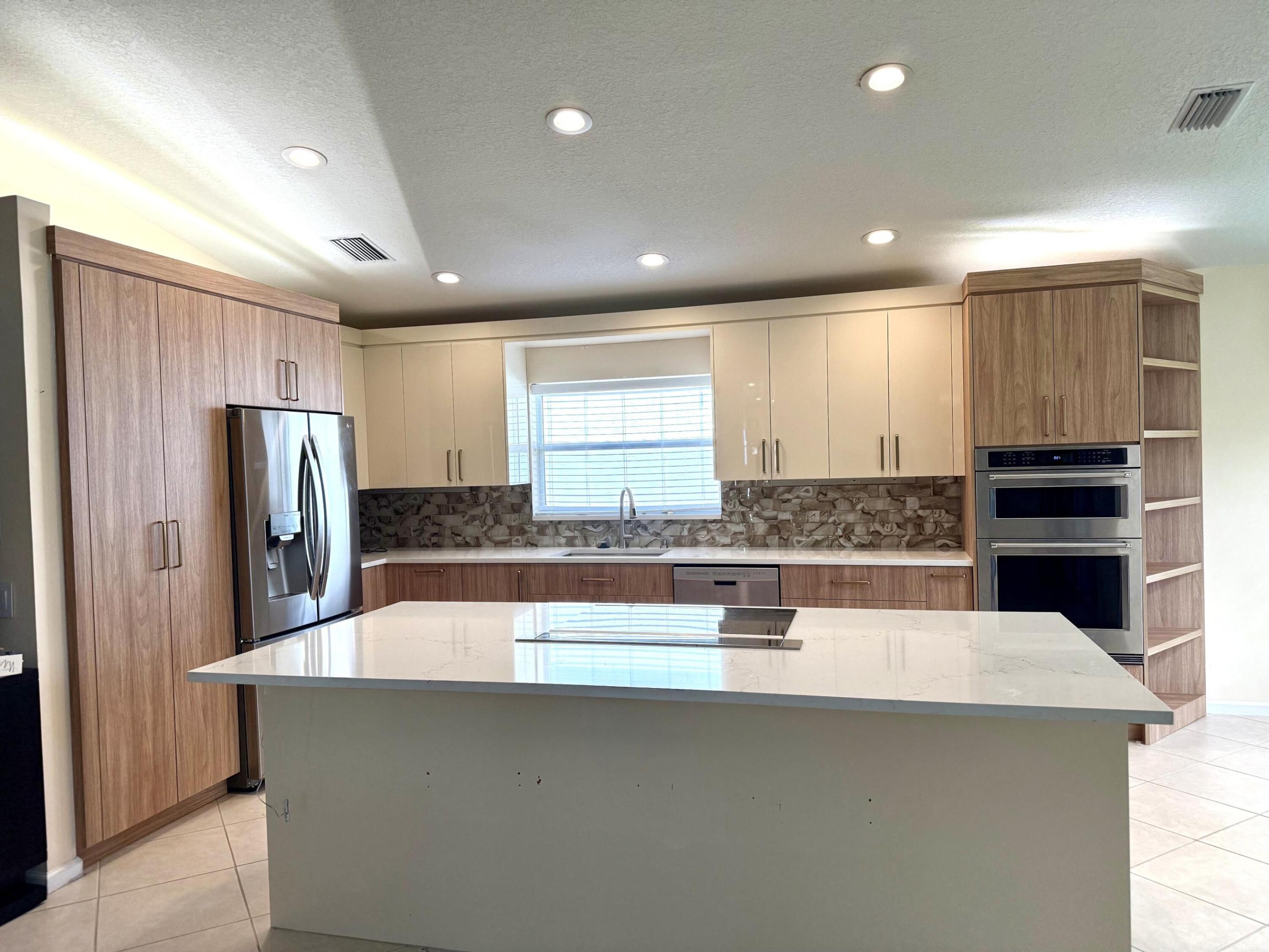 VALENCIA SHORES - Residential