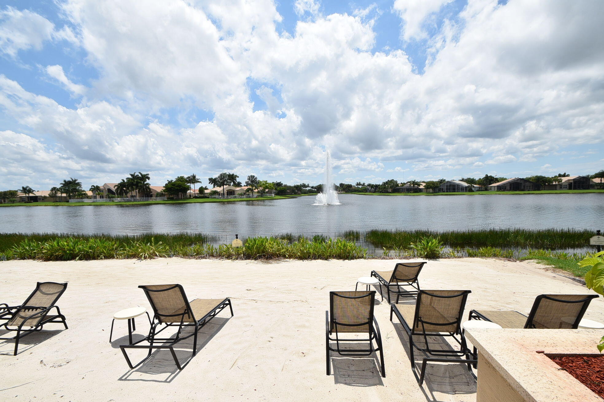VALENCIA SHORES - Residential