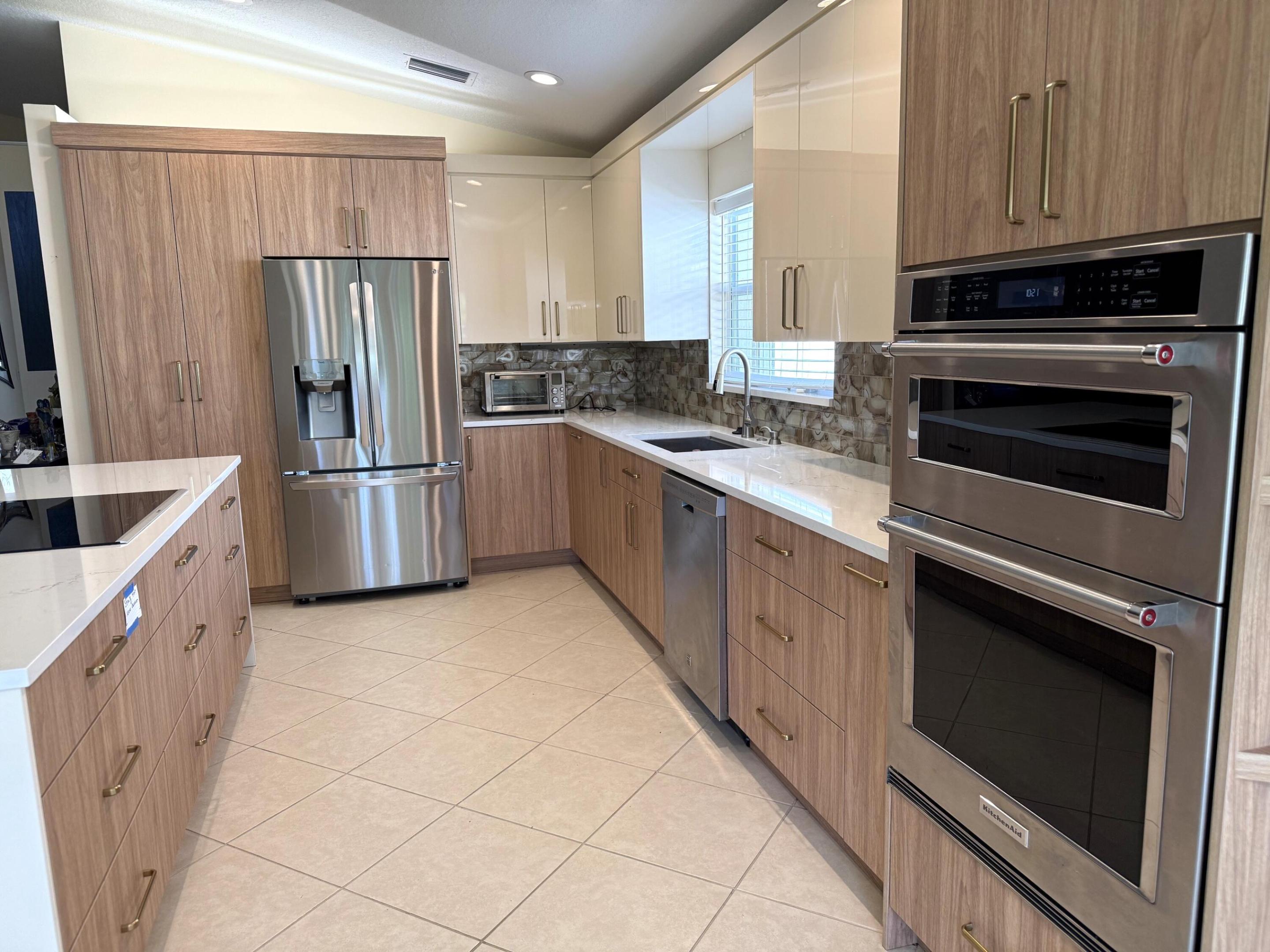 VALENCIA SHORES - Residential