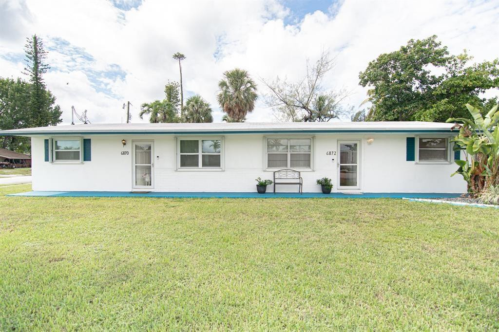 Charming & immaculate 2BR/1BA PLUS DEN home on a large corner lot with a spacious, fully fenced yard which is ideal for pets, kids, or entertaining. This beautifully maintained gem features bright, open living, tasteful updates & major improvements: 2021 flooring, 2020 appliances, 2021 roof/windows/doors, 2023 hurricane shutters, and fresh 2024 exterior paint. NO HOA, Conveniently located near highways, shopping & dining*****