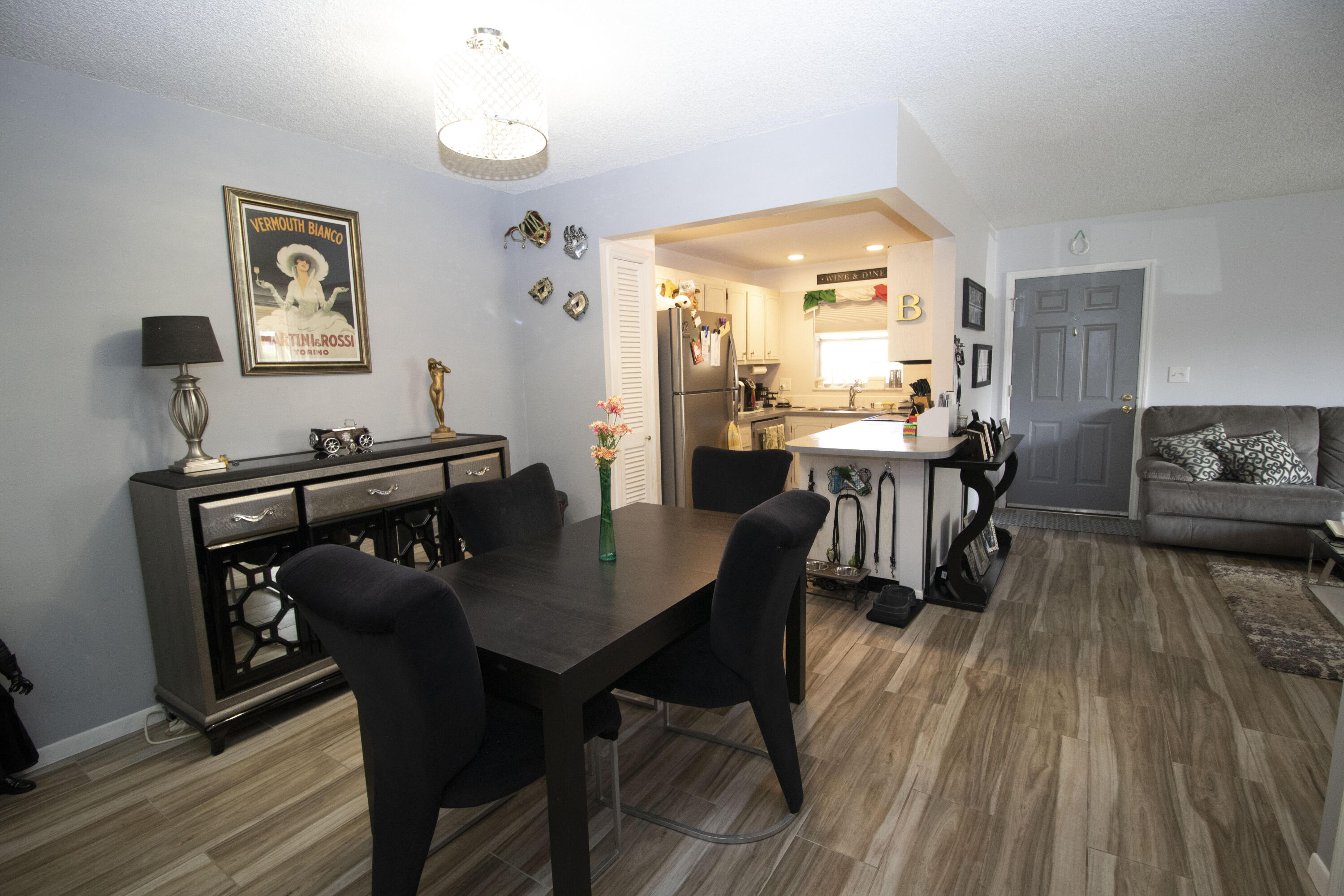 One of a kind, first floor, two bedroom, two bathroom in Boca Linda. Entire unit is freshly painted. Beautiful tile throughout. Large walk in closet. Screened in lanai that over looks an incredibly large private fenced in yard/garden area for you to enjoy the best of South Florida Sunshine. Boca Linda offers community pool, clubhouse and perfect central Boca location close to 95, Wholefoods, Barns & Noble, FAU, hospital, & shopping.