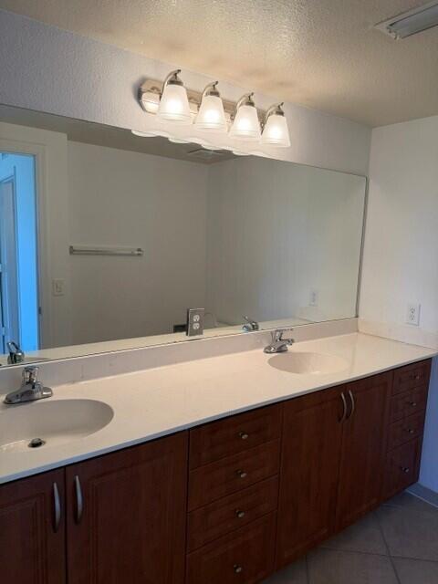 VILLAS AT EMERALD DUNES CONDO - Residential Lease