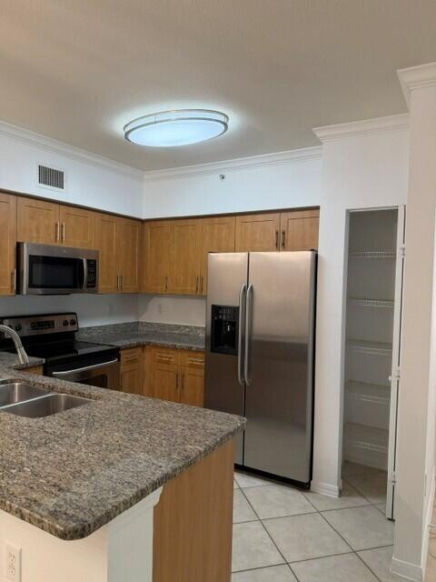 VILLAS AT EMERALD DUNES CONDO - Residential Lease