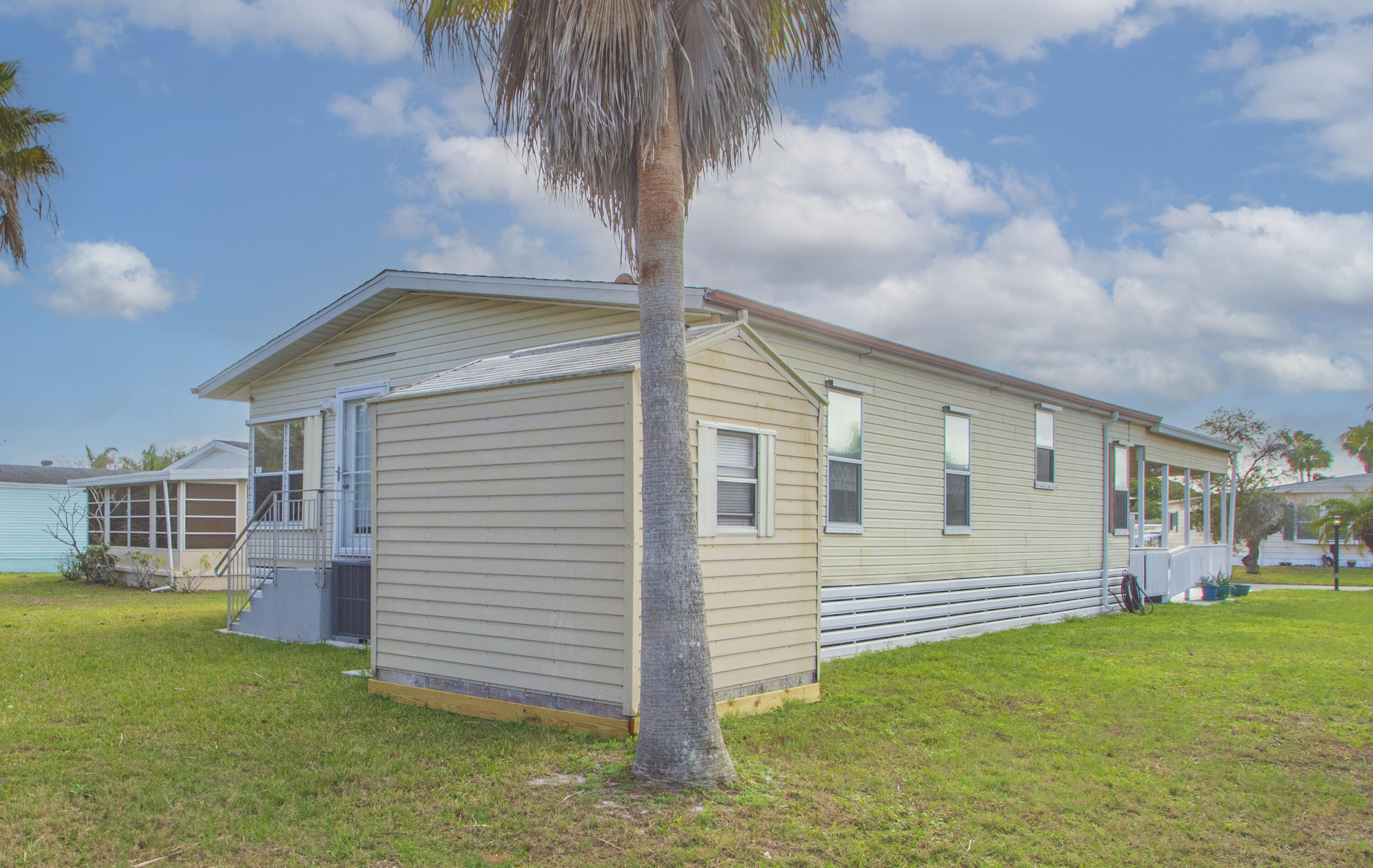 Spanish Lakes Riverfront - Residential