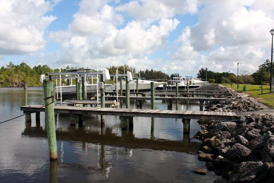 LOCKS LANDING - Residential