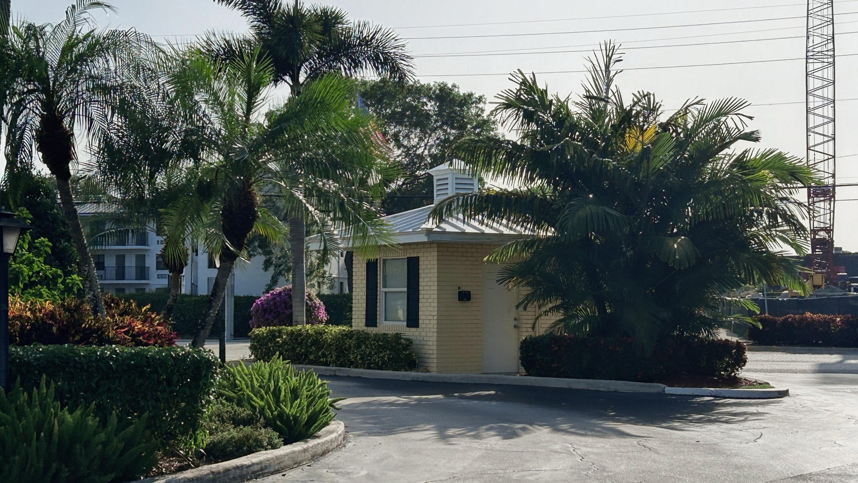 COLONIAL CLUB - Residential