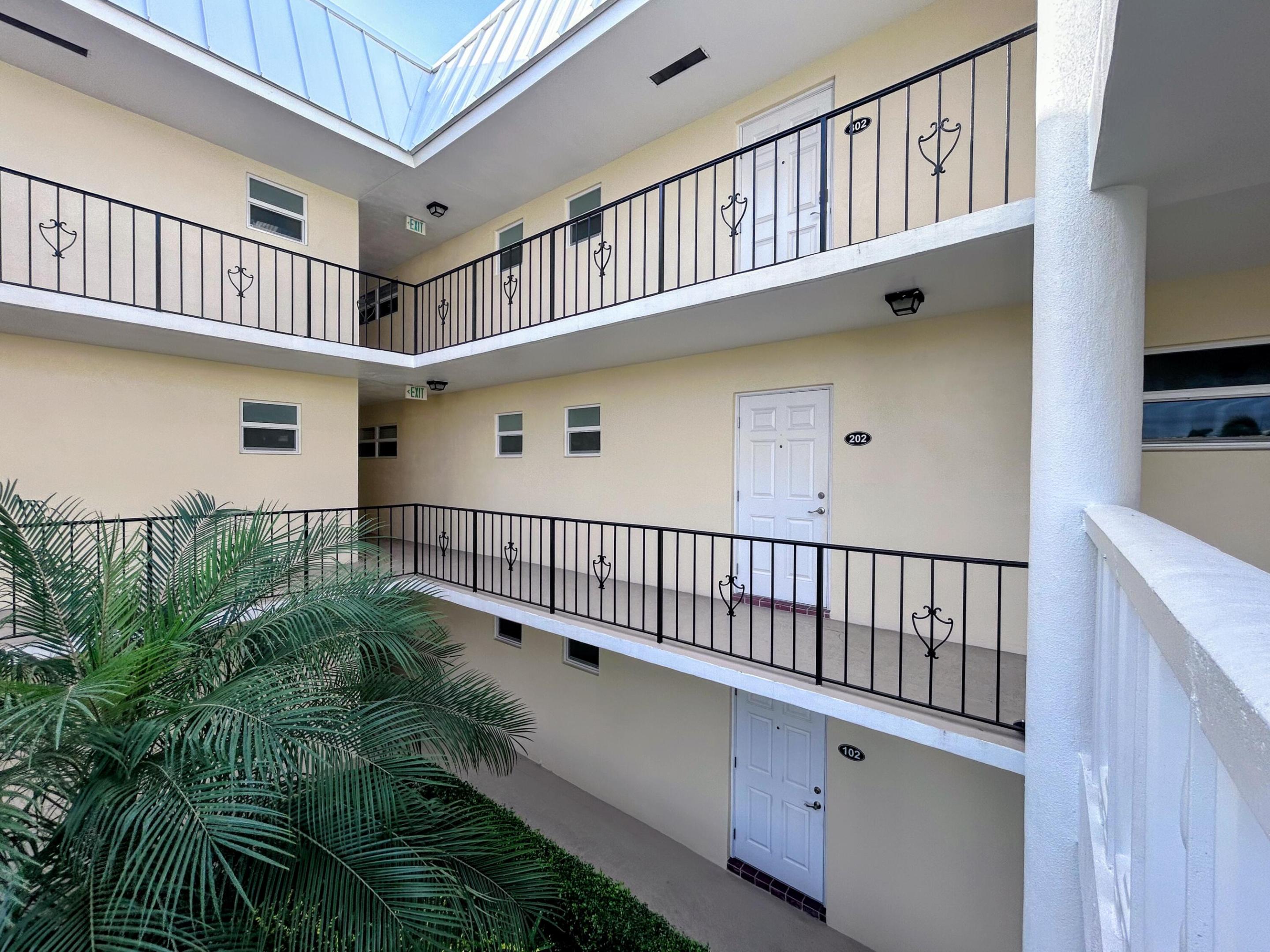 COLONIAL CLUB - Residential