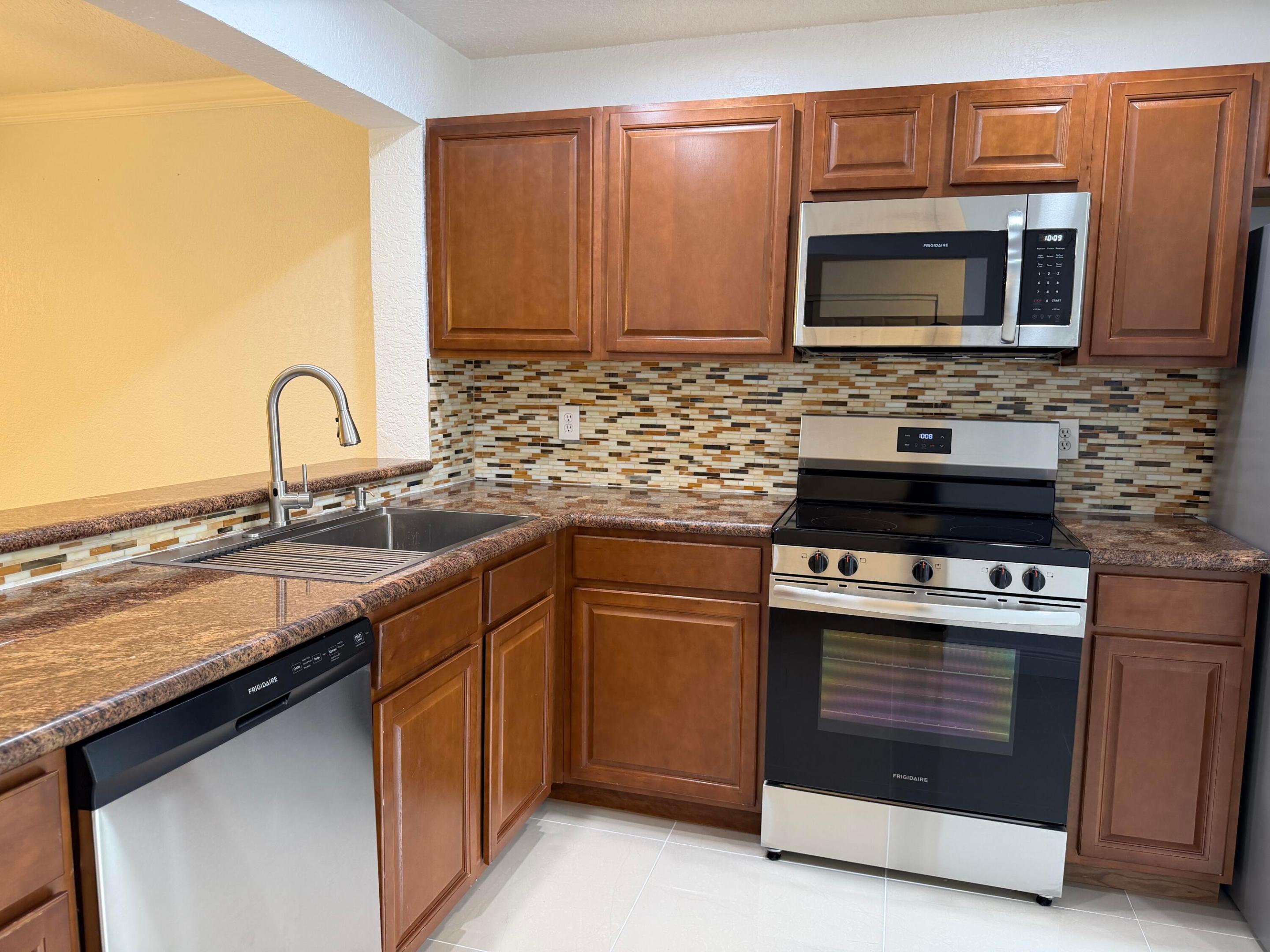 BAYWOOD VILLAGE II-B CONDO - Residential