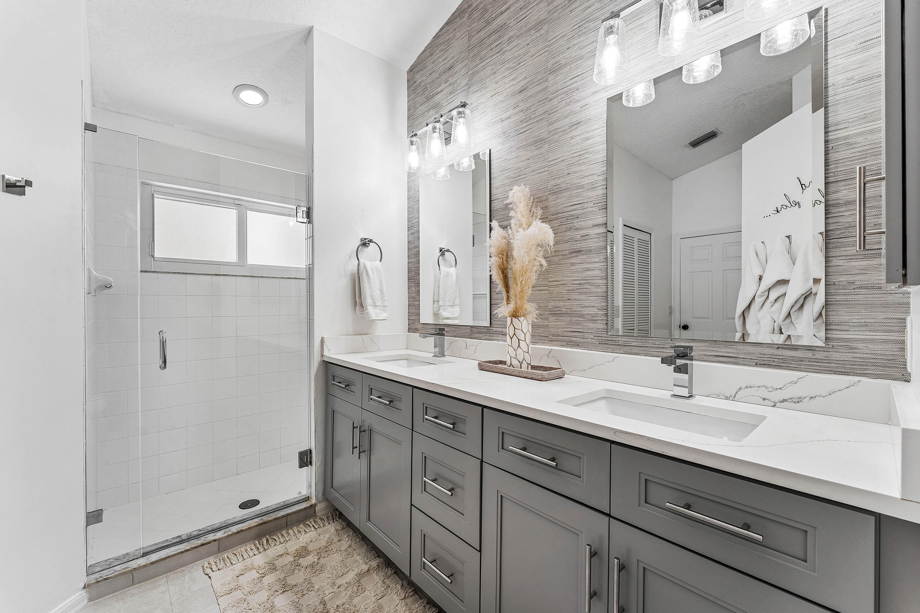 DELRAY LAKES - Residential