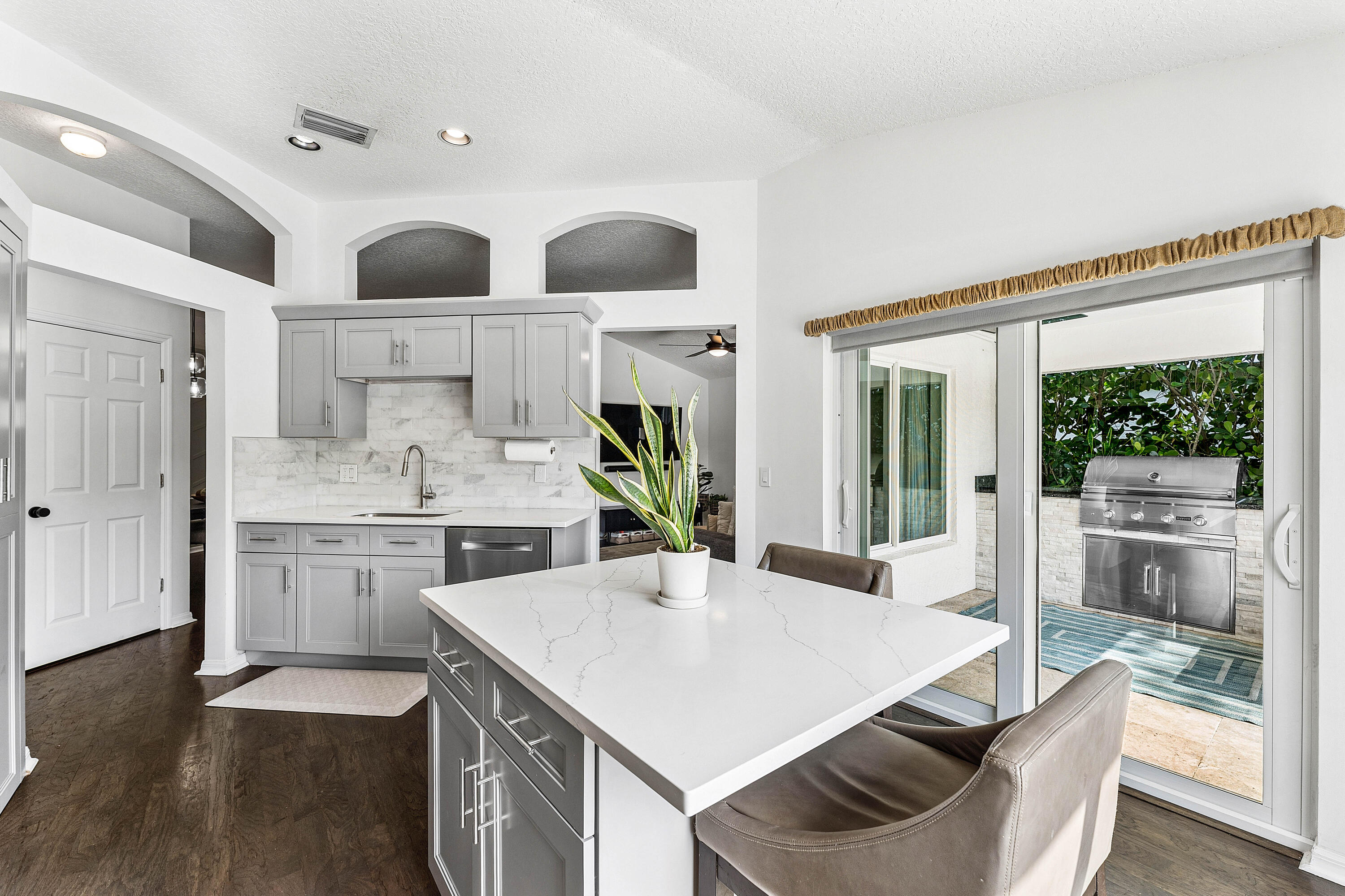 DELRAY LAKES - Residential