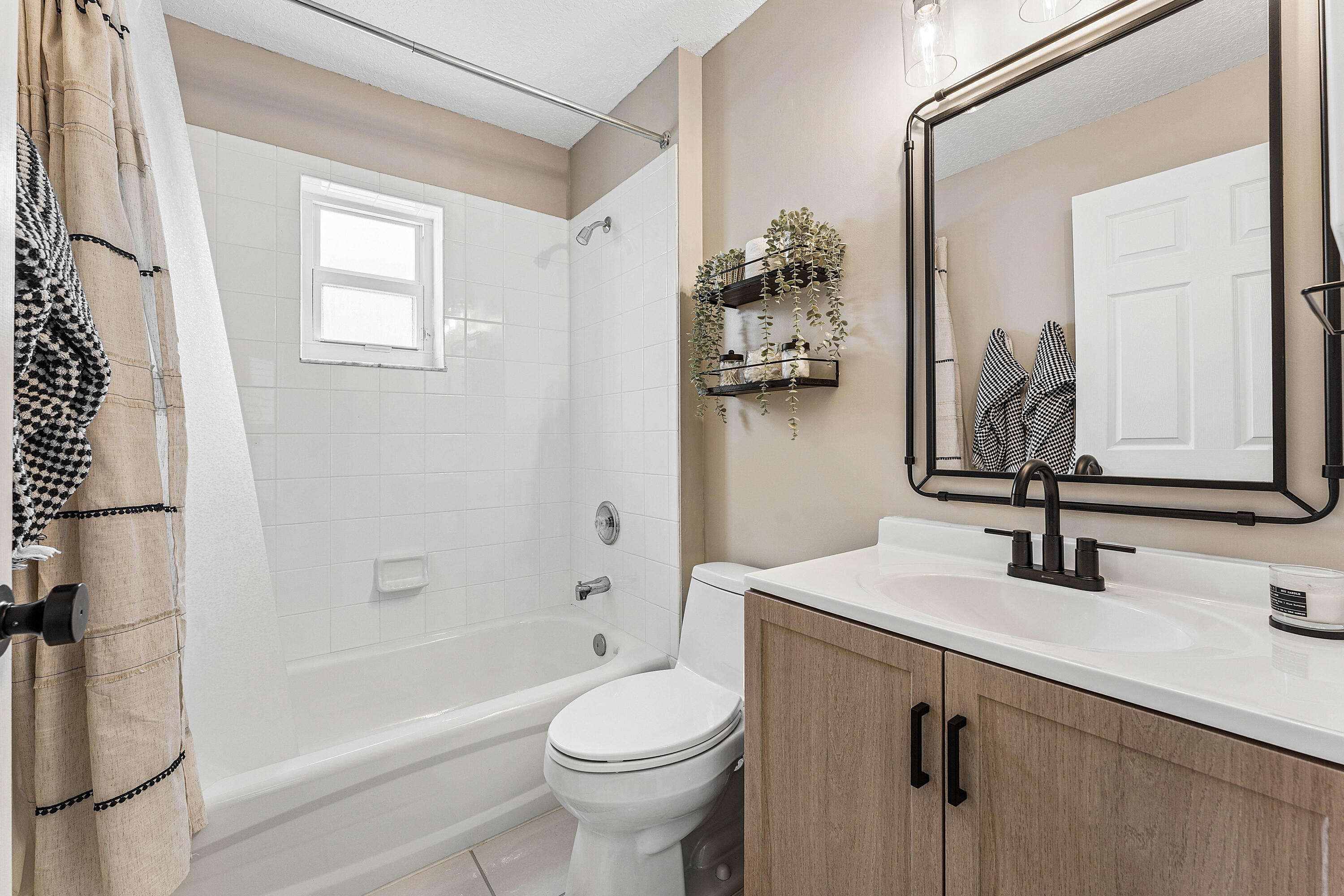DELRAY LAKES - Residential