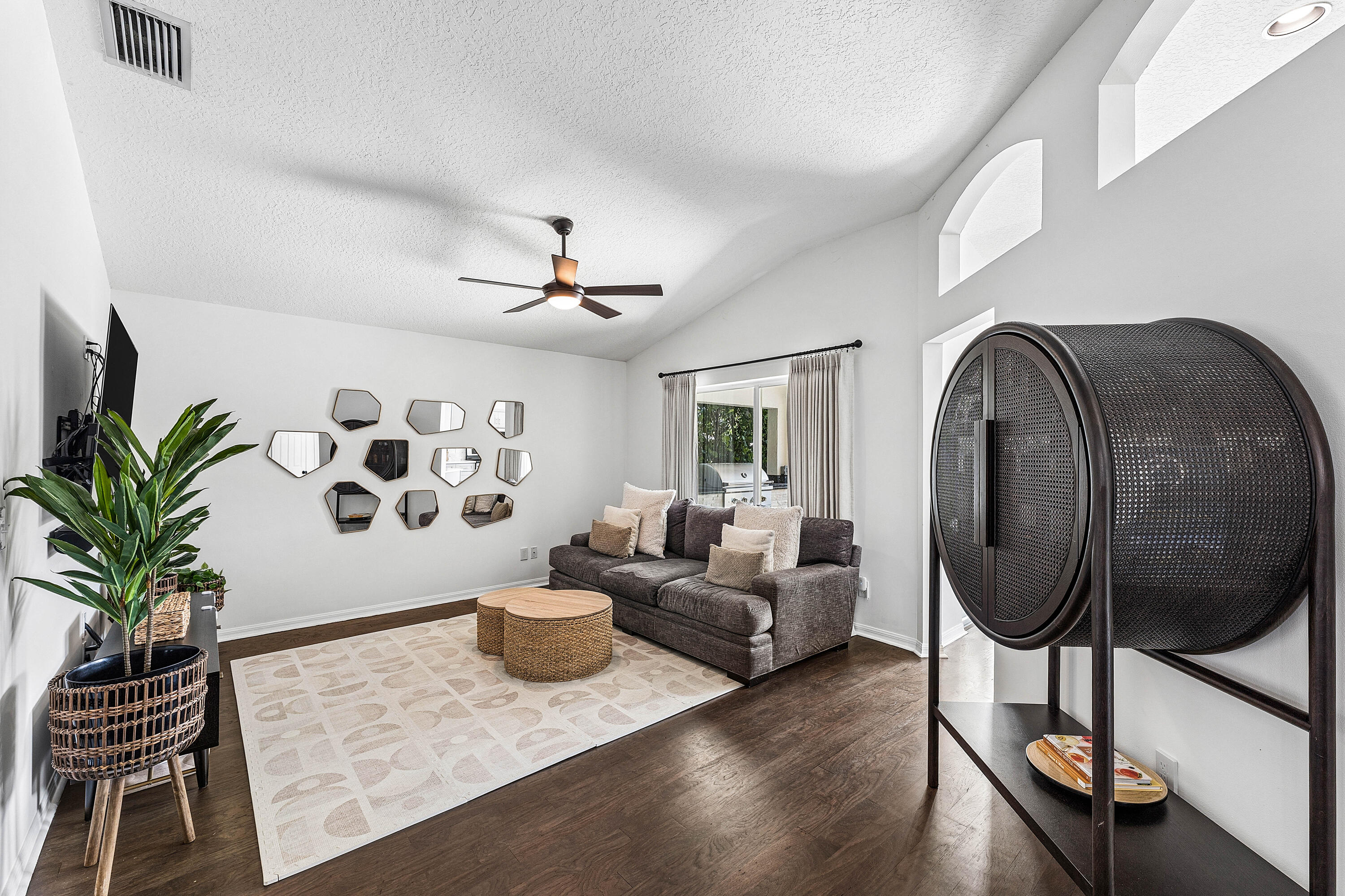 DELRAY LAKES - Residential