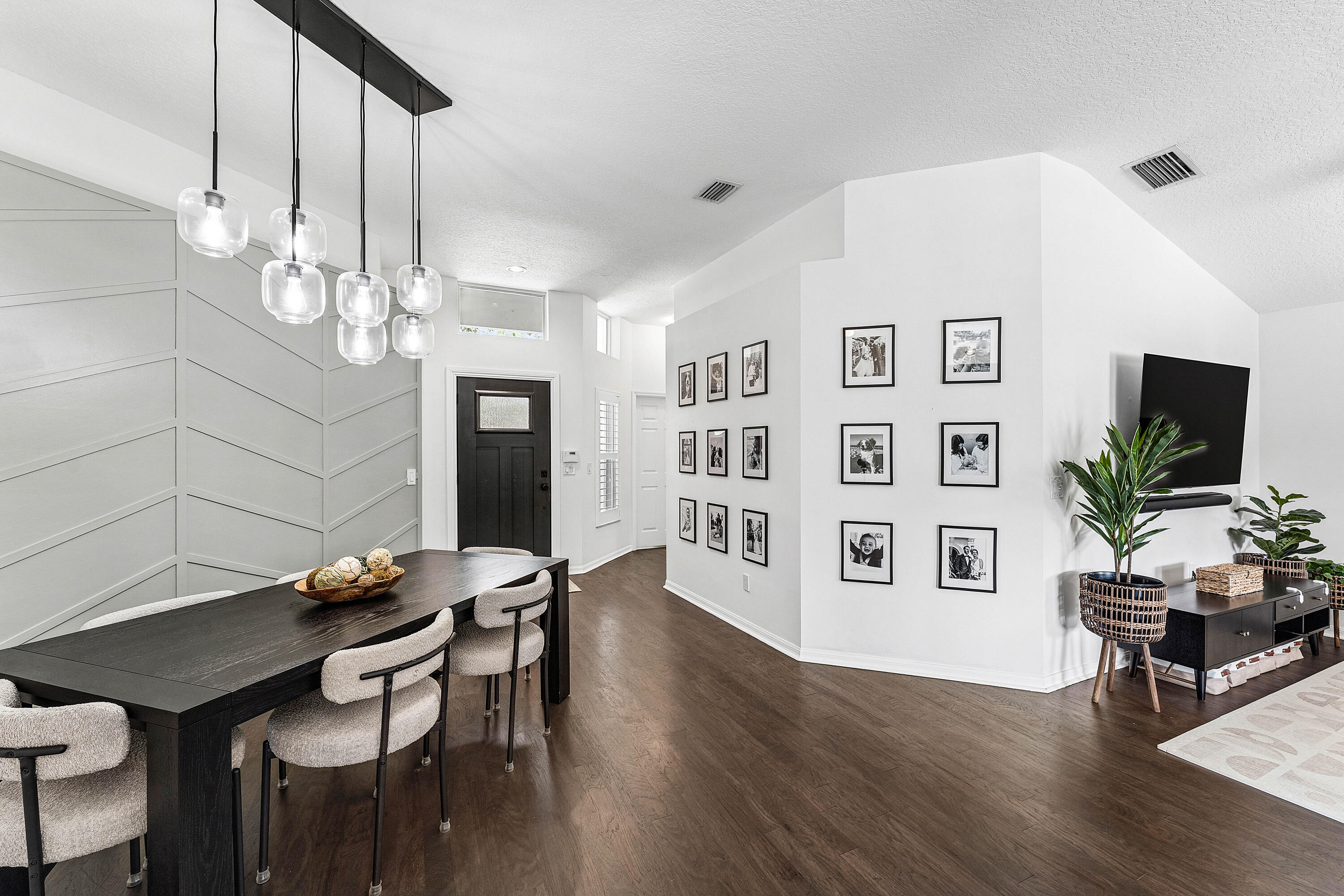 DELRAY LAKES - Residential