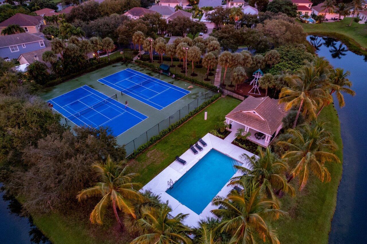 DELRAY LAKES - Residential