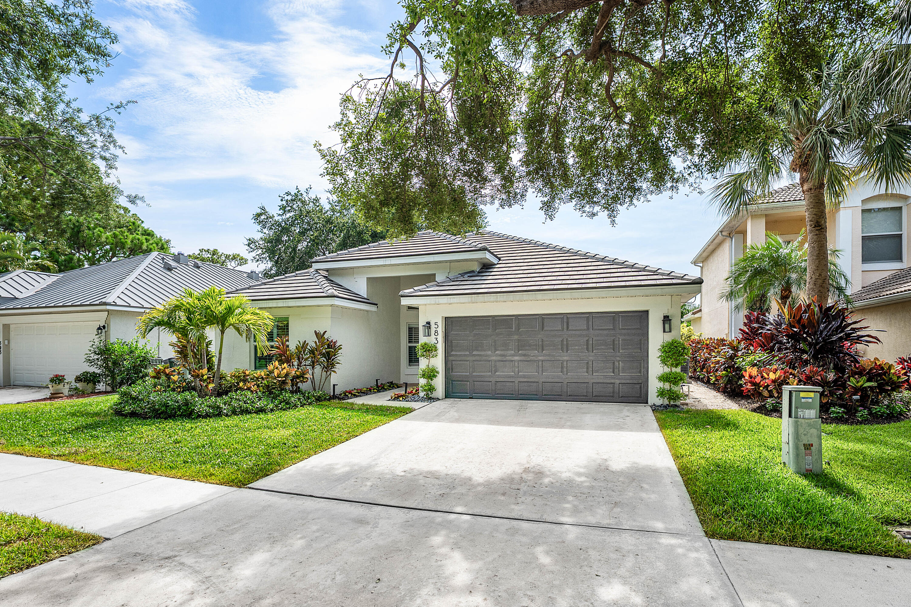 DELRAY LAKES - Residential