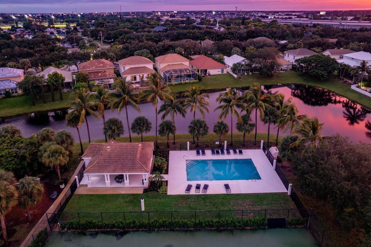 DELRAY LAKES - Residential