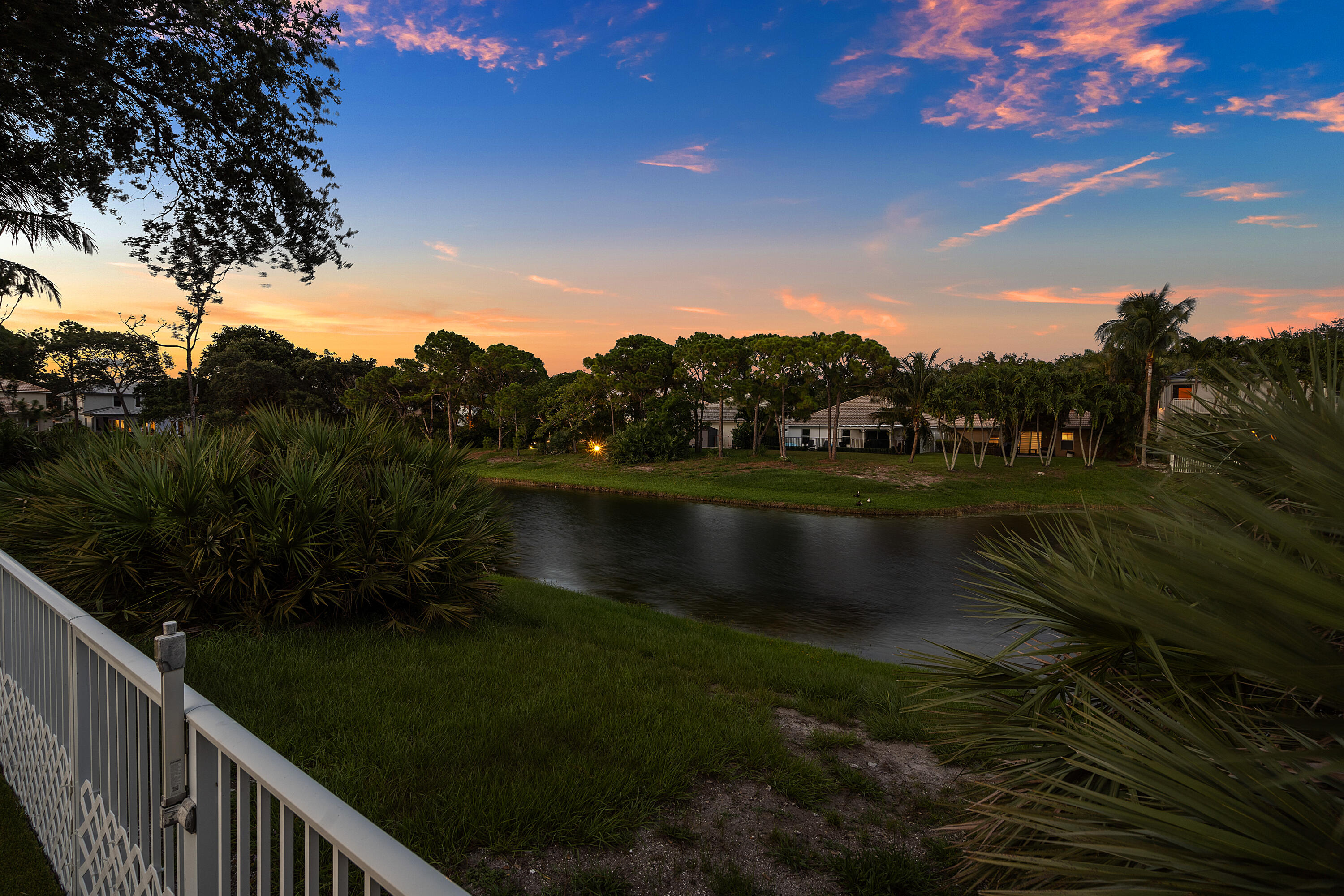 DELRAY LAKES - Residential
