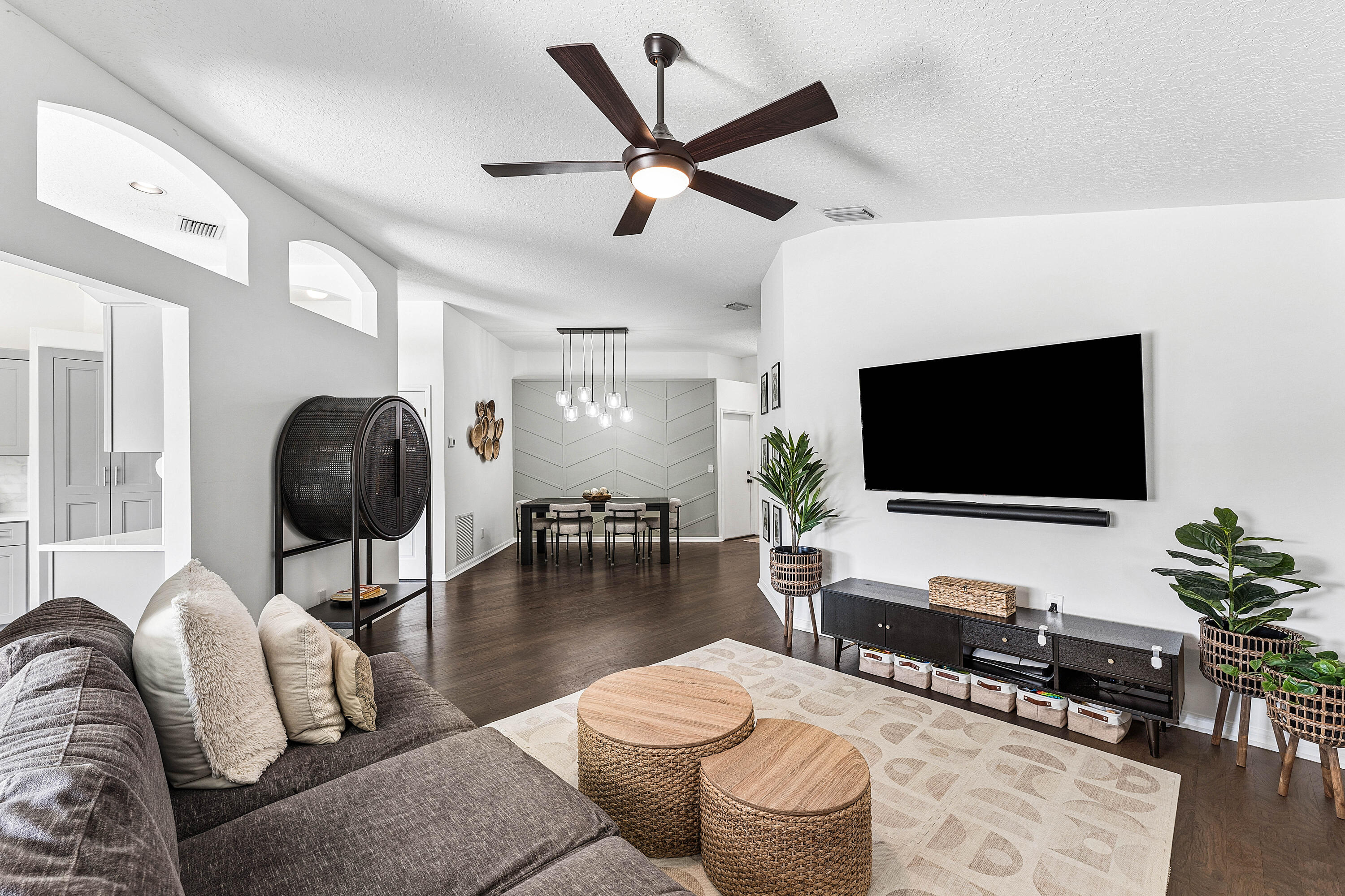 DELRAY LAKES - Residential