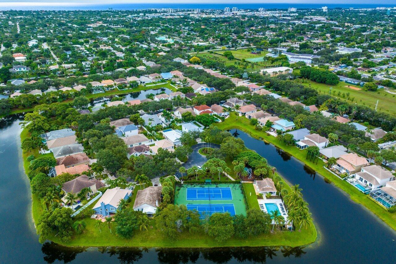 DELRAY LAKES - Residential