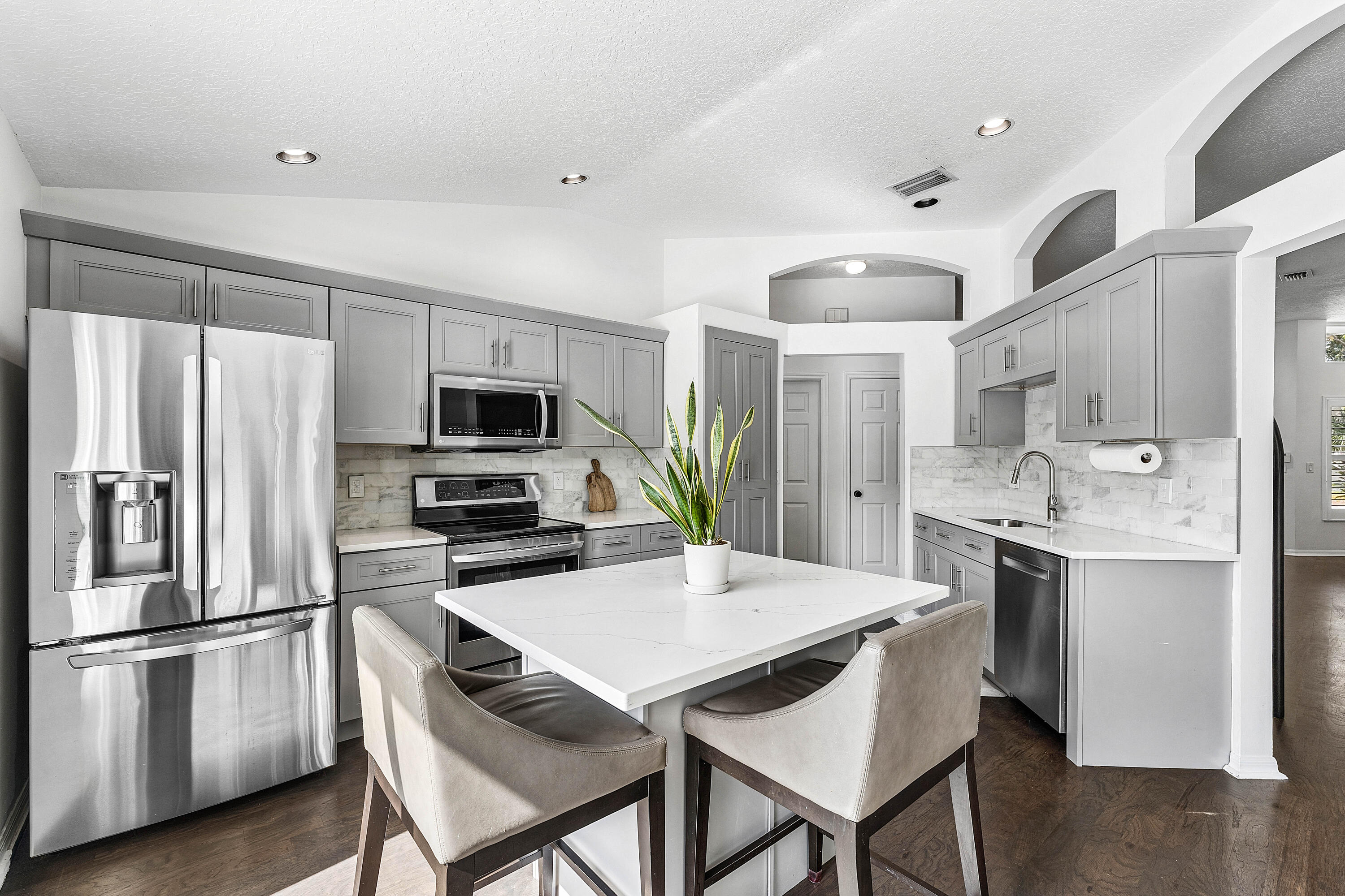 DELRAY LAKES - Residential