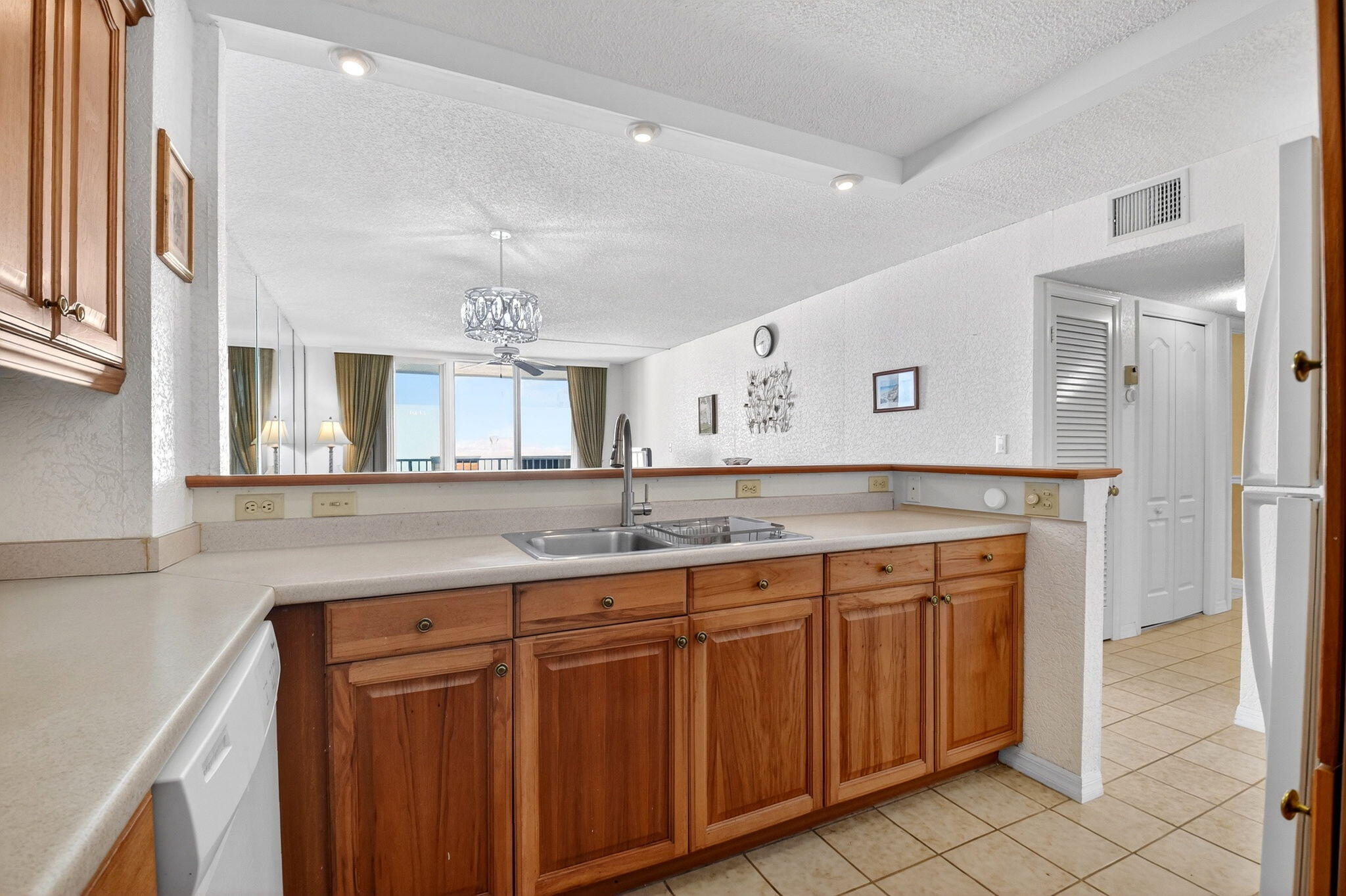 LE CHATEAU ROYAL CONDO - Residential