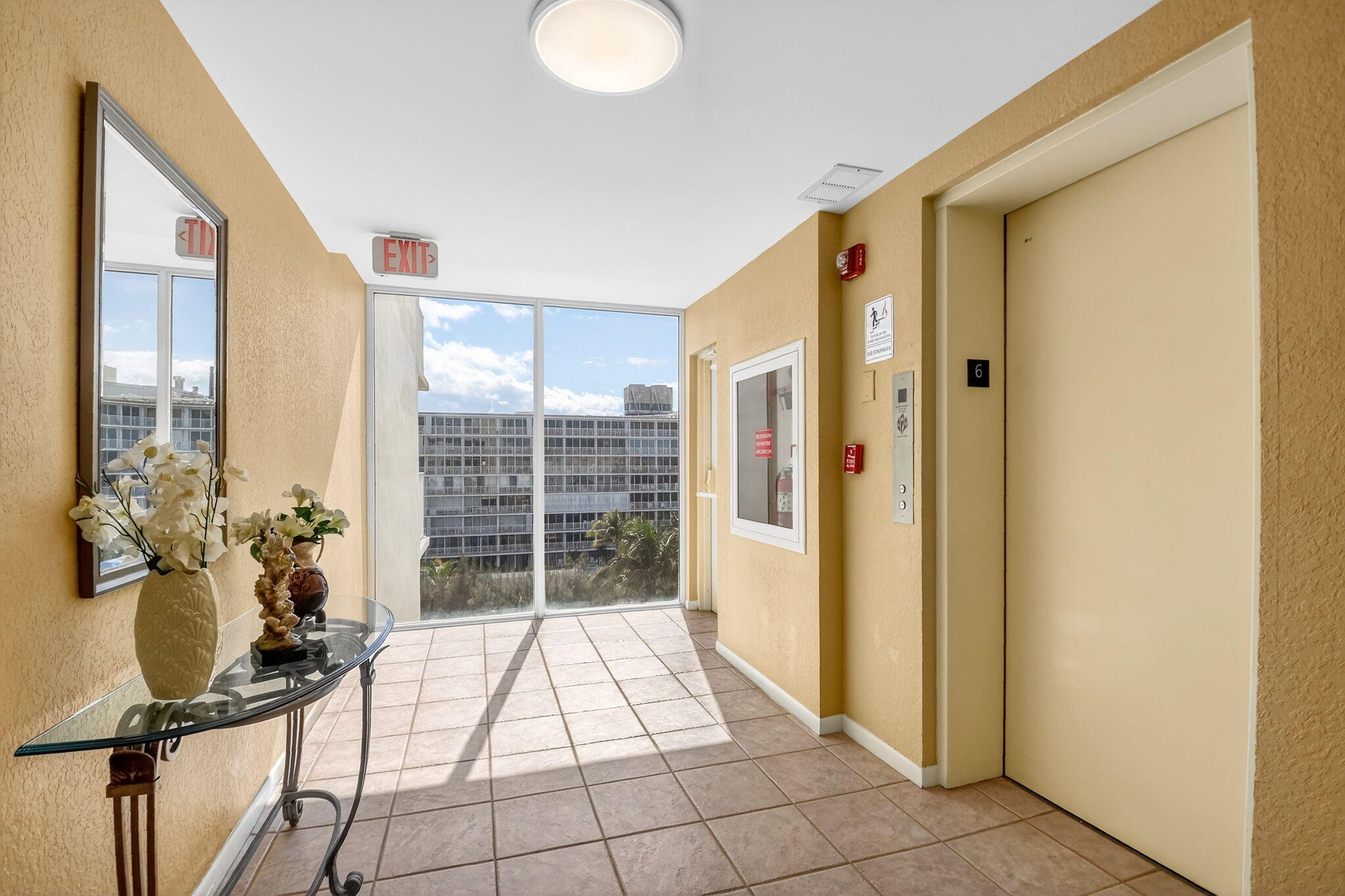 LE CHATEAU ROYAL CONDO - Residential