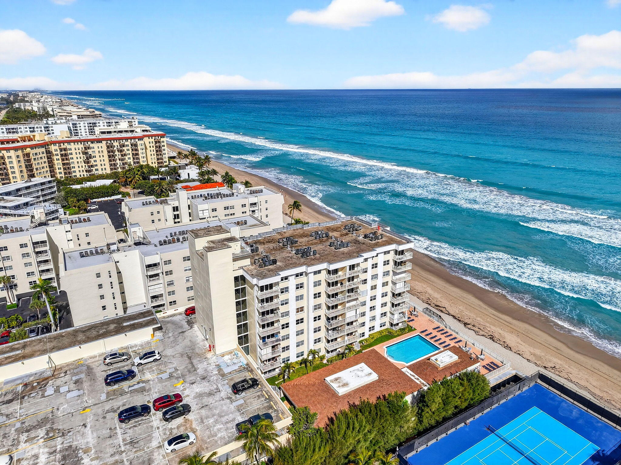 LE CHATEAU ROYAL CONDO - Residential