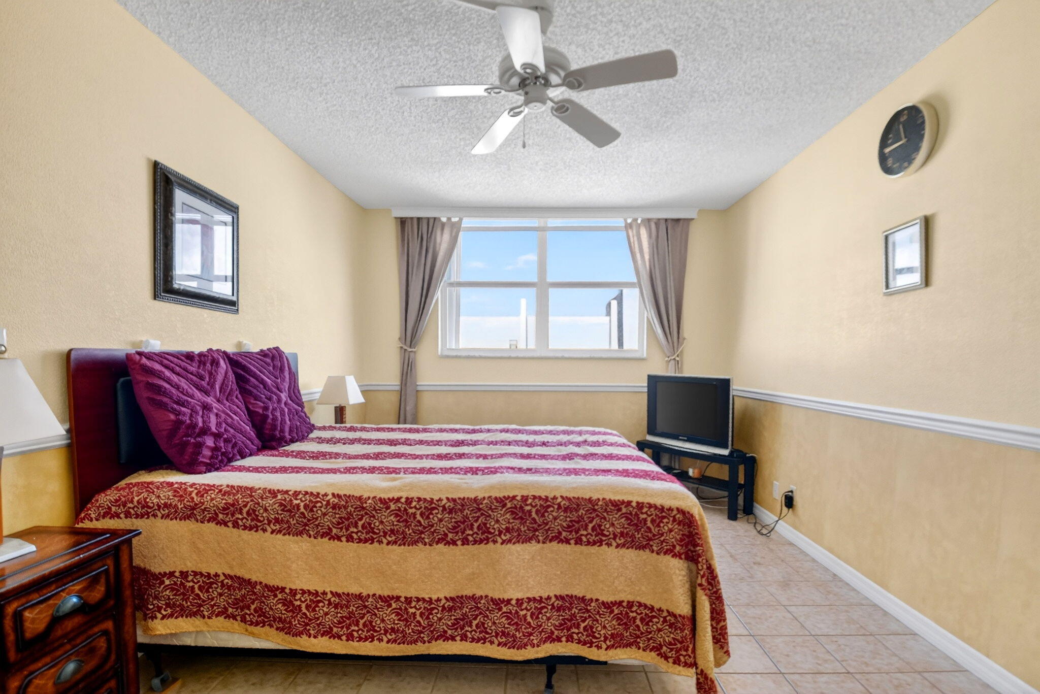 LE CHATEAU ROYAL CONDO - Residential