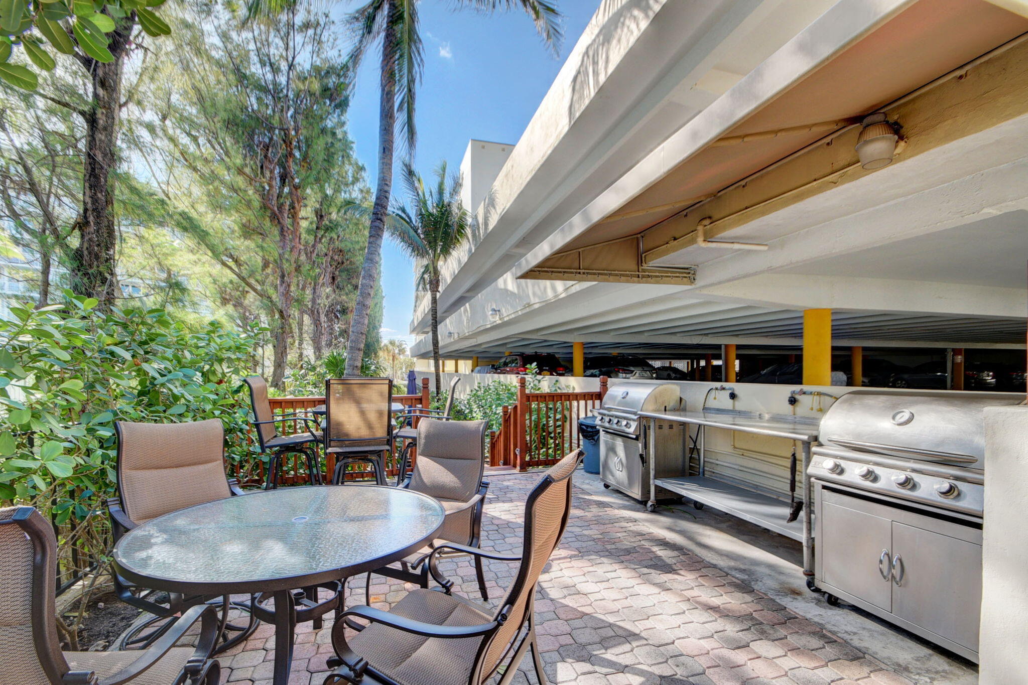 LE CHATEAU ROYAL CONDO - Residential