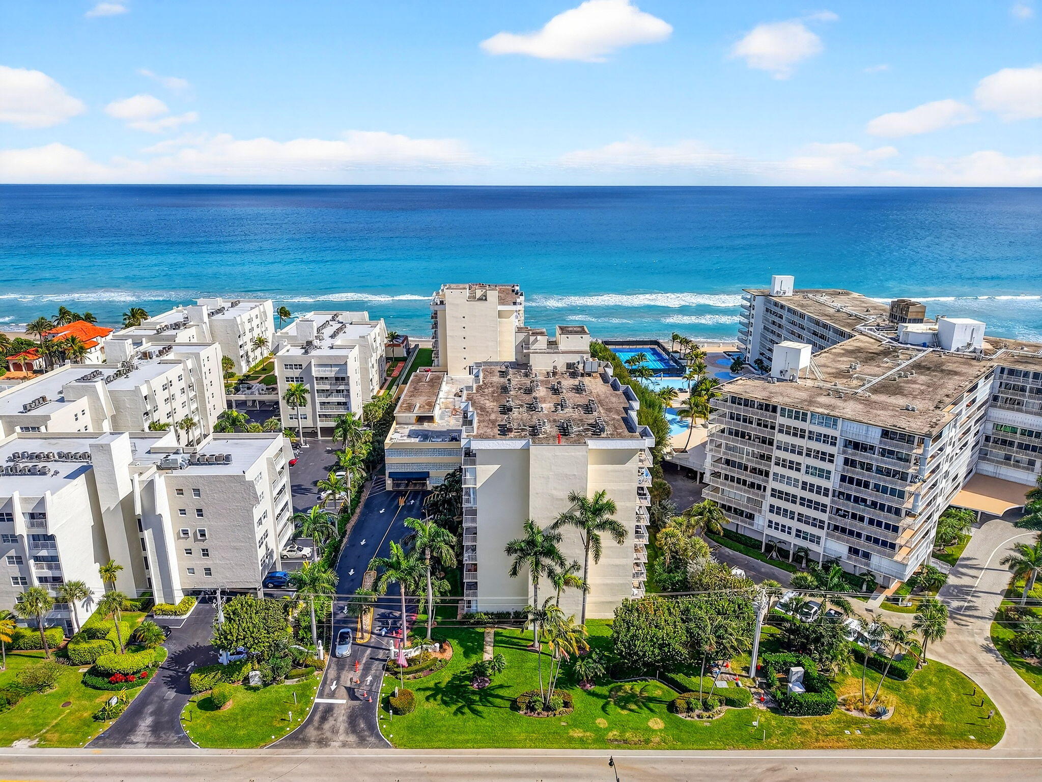 LE CHATEAU ROYAL CONDO - Residential