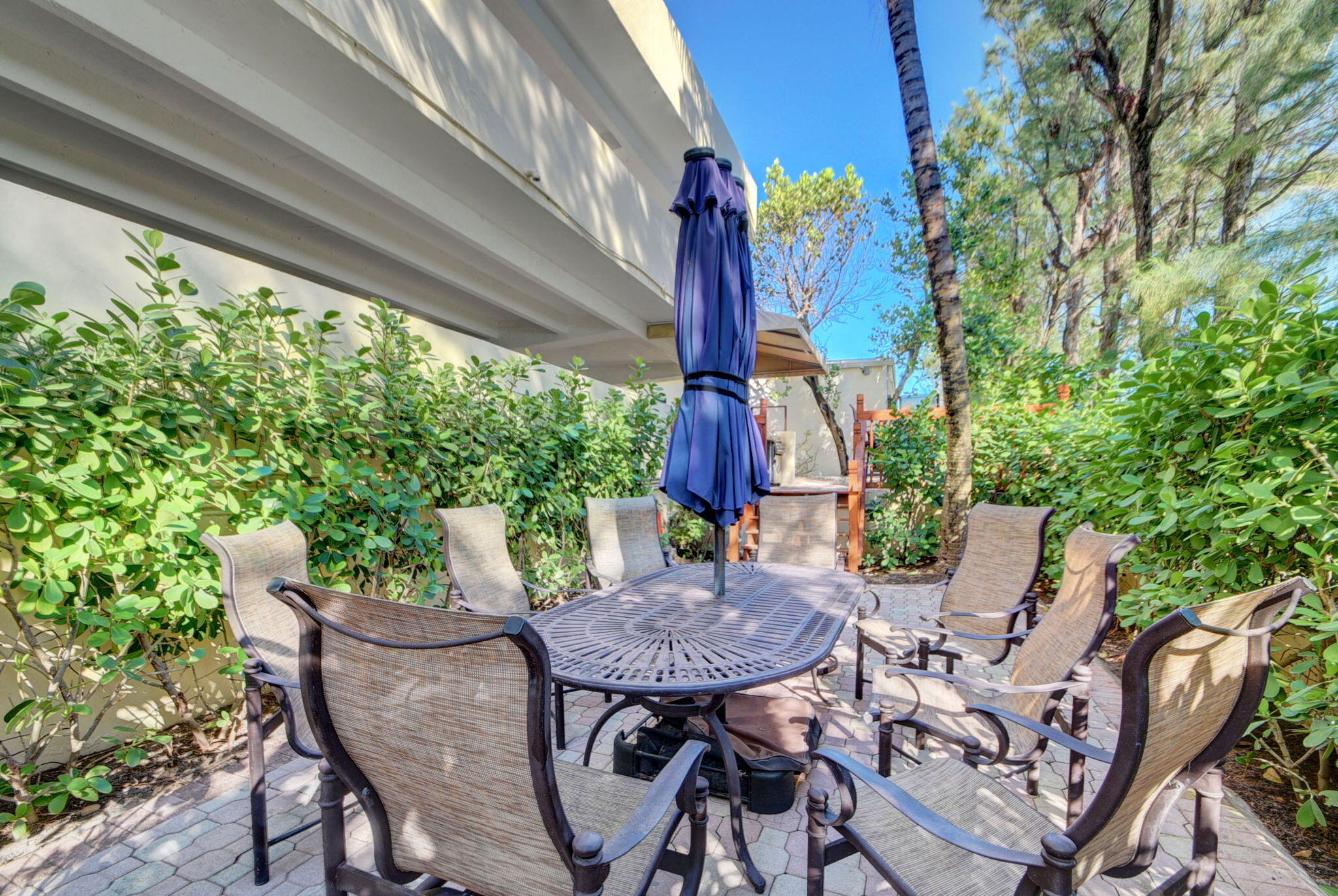 LE CHATEAU ROYAL CONDO - Residential