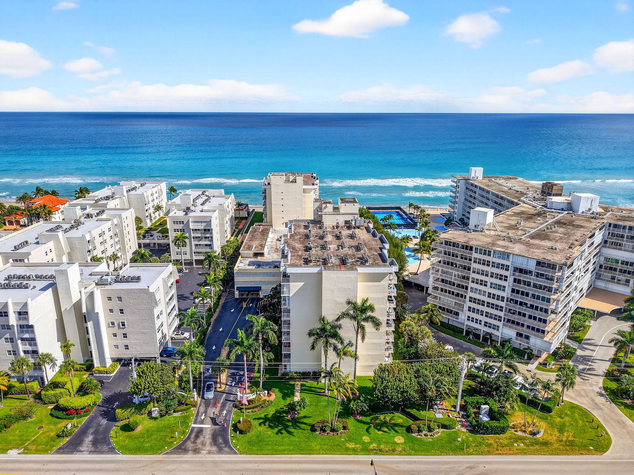 LE CHATEAU ROYAL CONDO - Residential