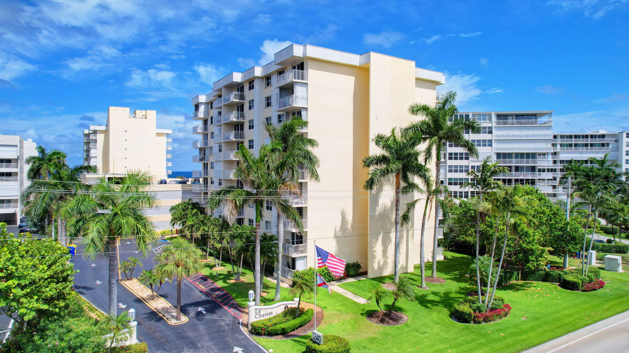 LE CHATEAU ROYAL CONDO - Residential
