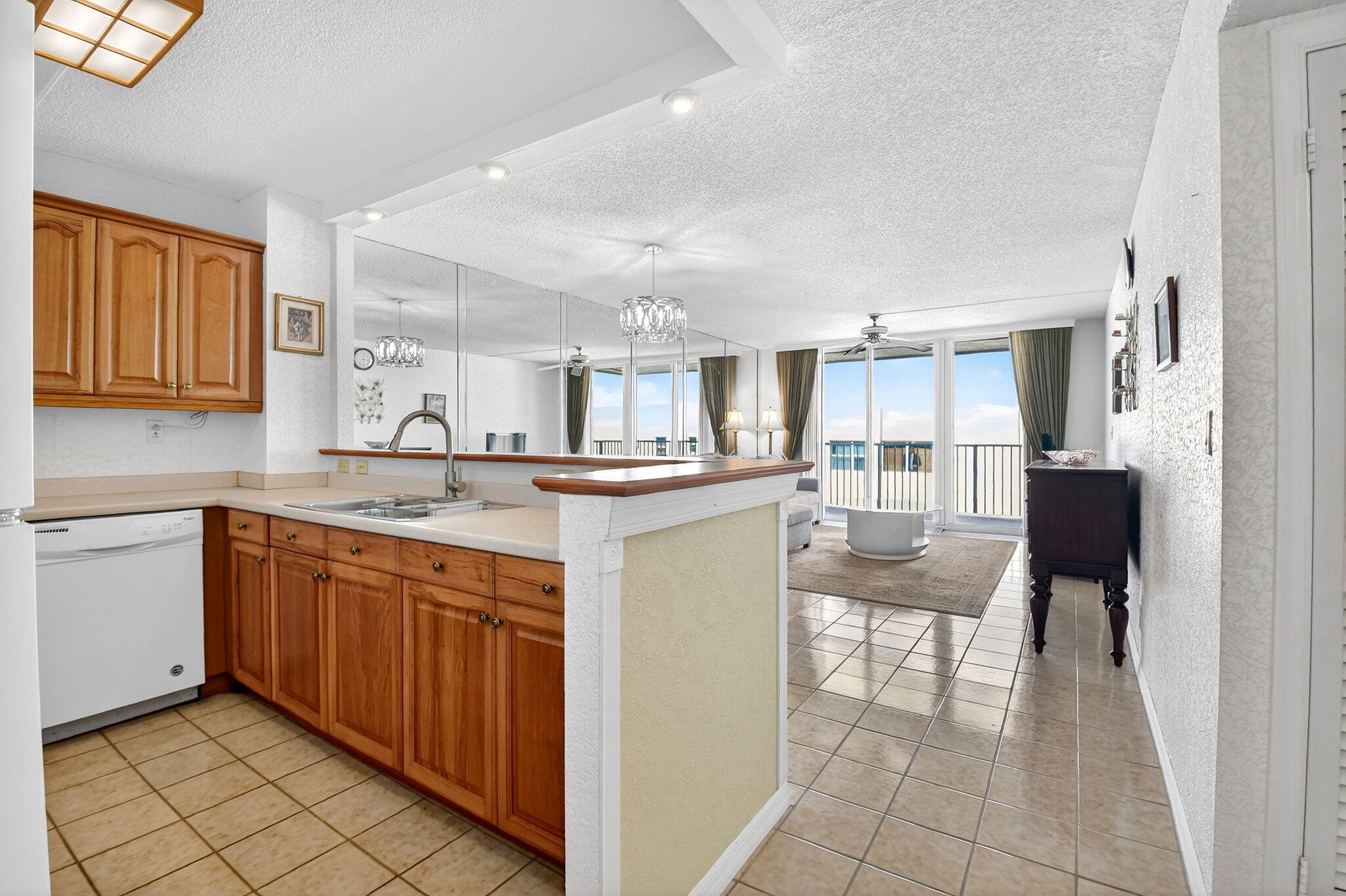 LE CHATEAU ROYAL CONDO - Residential