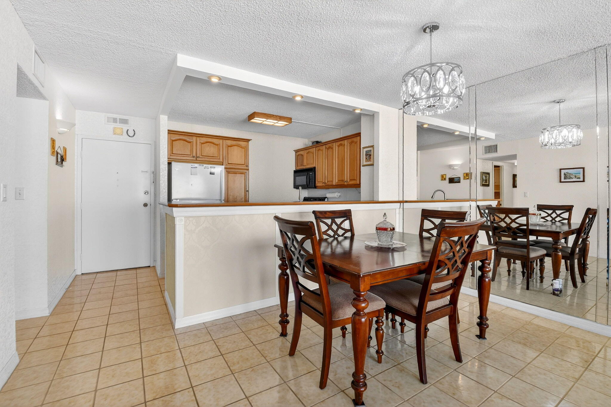LE CHATEAU ROYAL CONDO - Residential