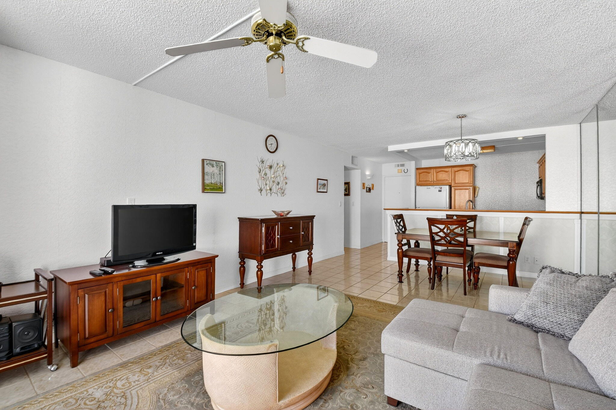 LE CHATEAU ROYAL CONDO - Residential