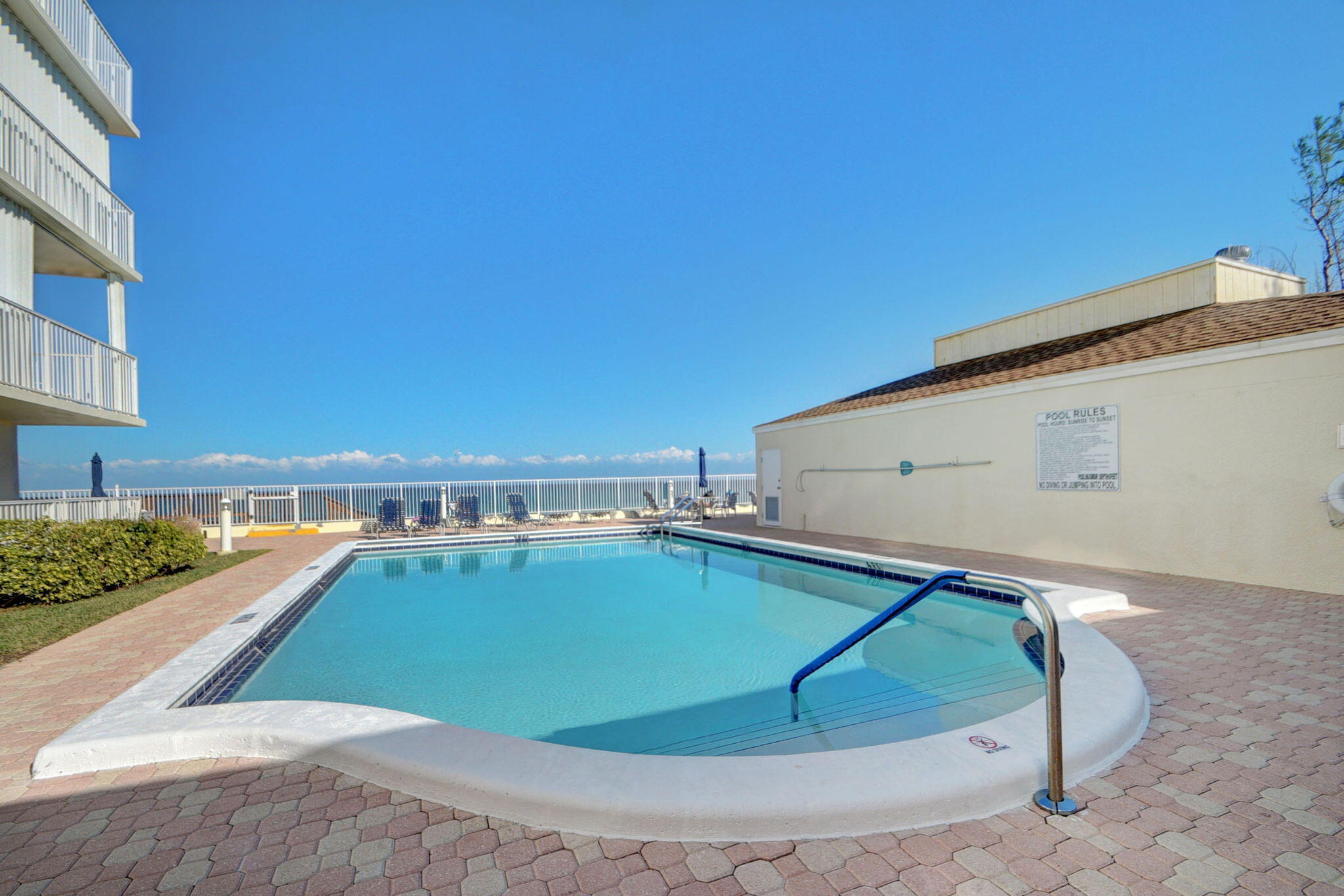 LE CHATEAU ROYAL CONDO - Residential