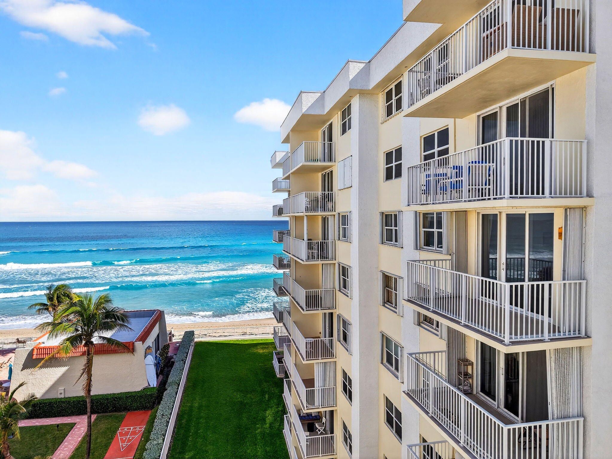 LE CHATEAU ROYAL CONDO - Residential
