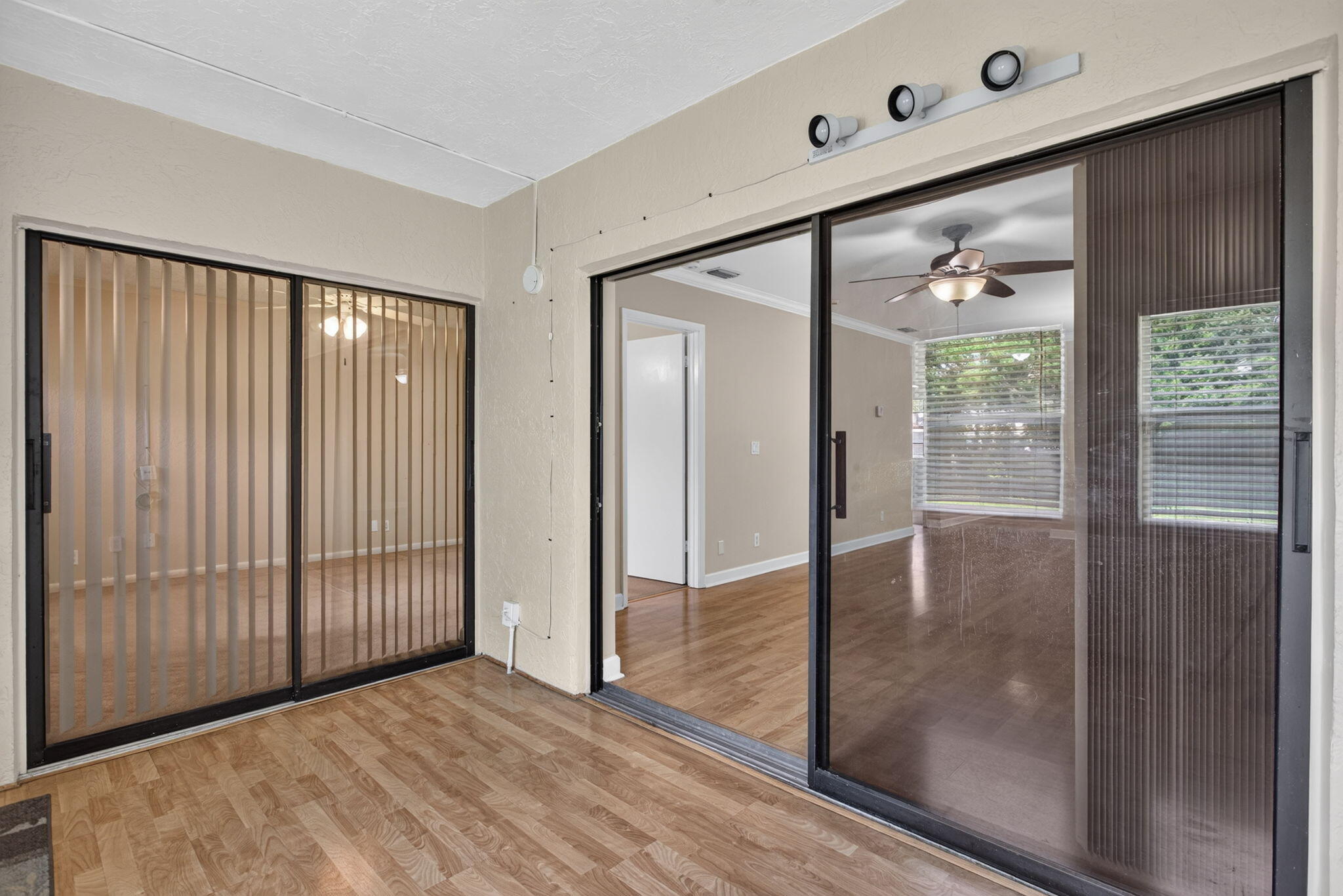 YORKVILLE - Residential