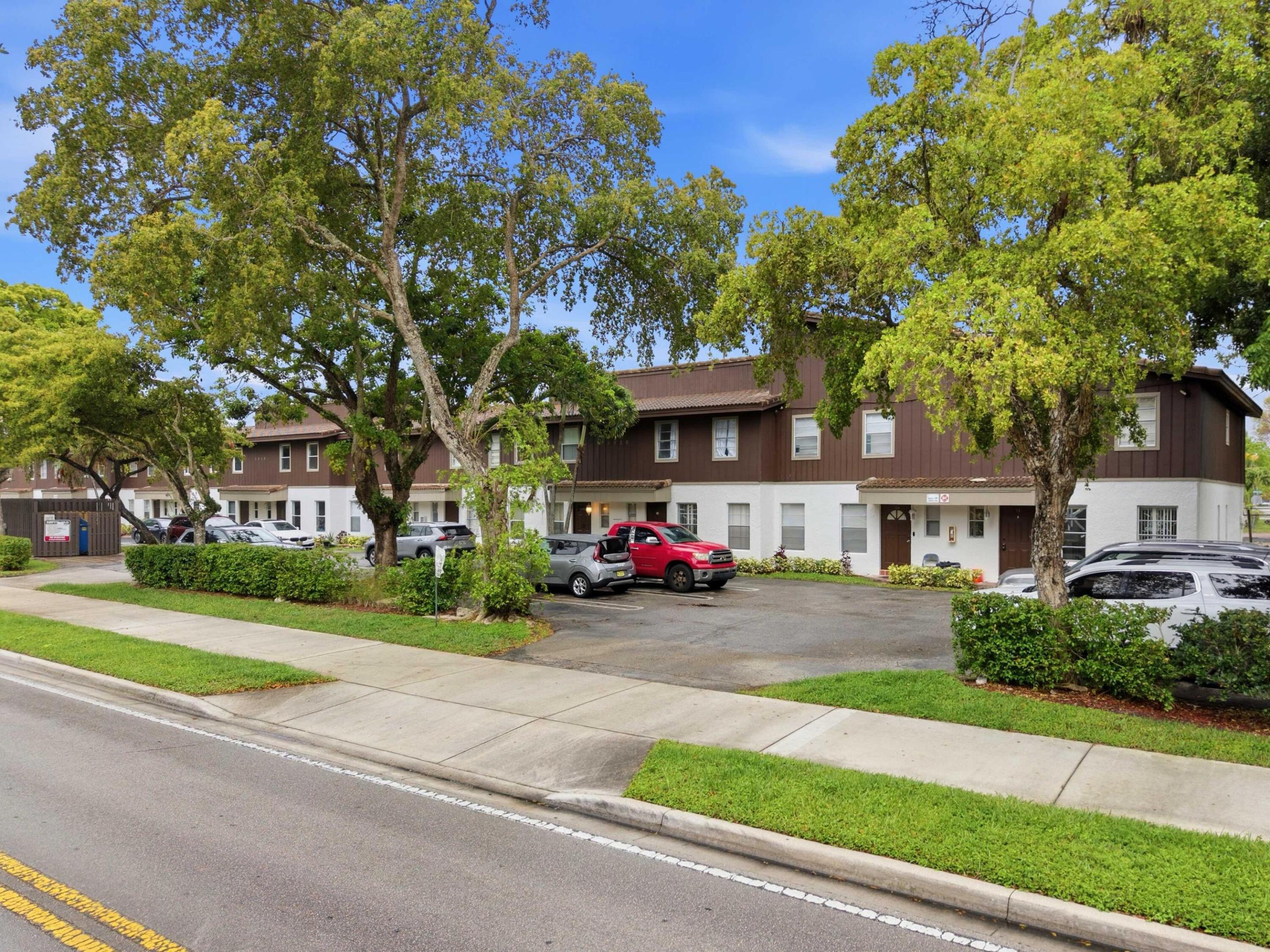 WOODSIDE ARMS CONDO - Residential
