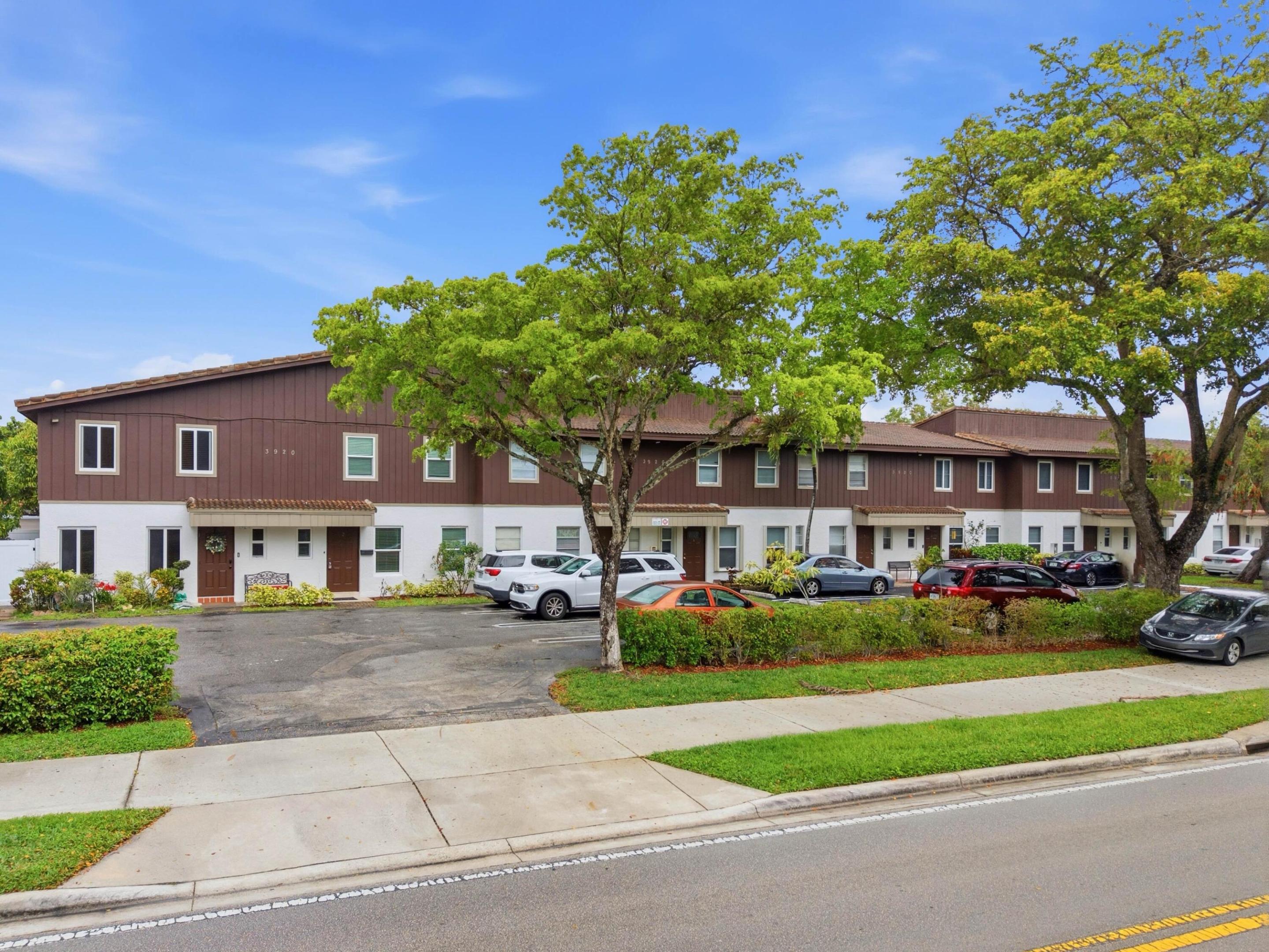 WOODSIDE ARMS CONDO - Residential
